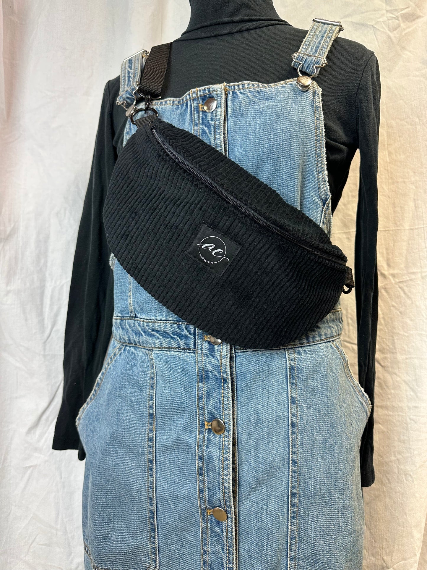 Große XL Bauchtasche aus Cord Stoff in schwarz mit Avocado Muster und Innentasche - Für Alltag und Freizeit