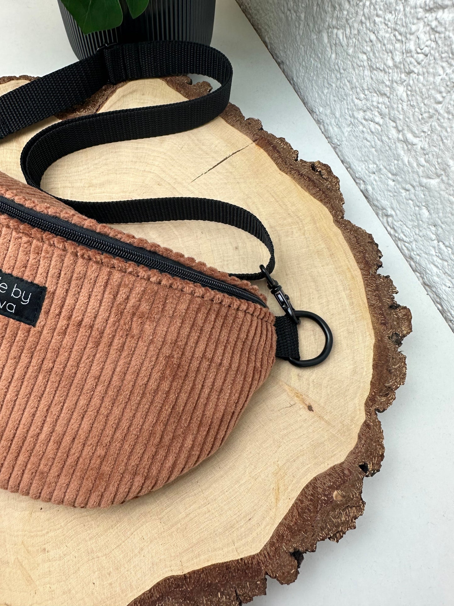 Midi Bauchtasche aus Cord in Kupfer - Für Alltag und Freizeit - made in Germany