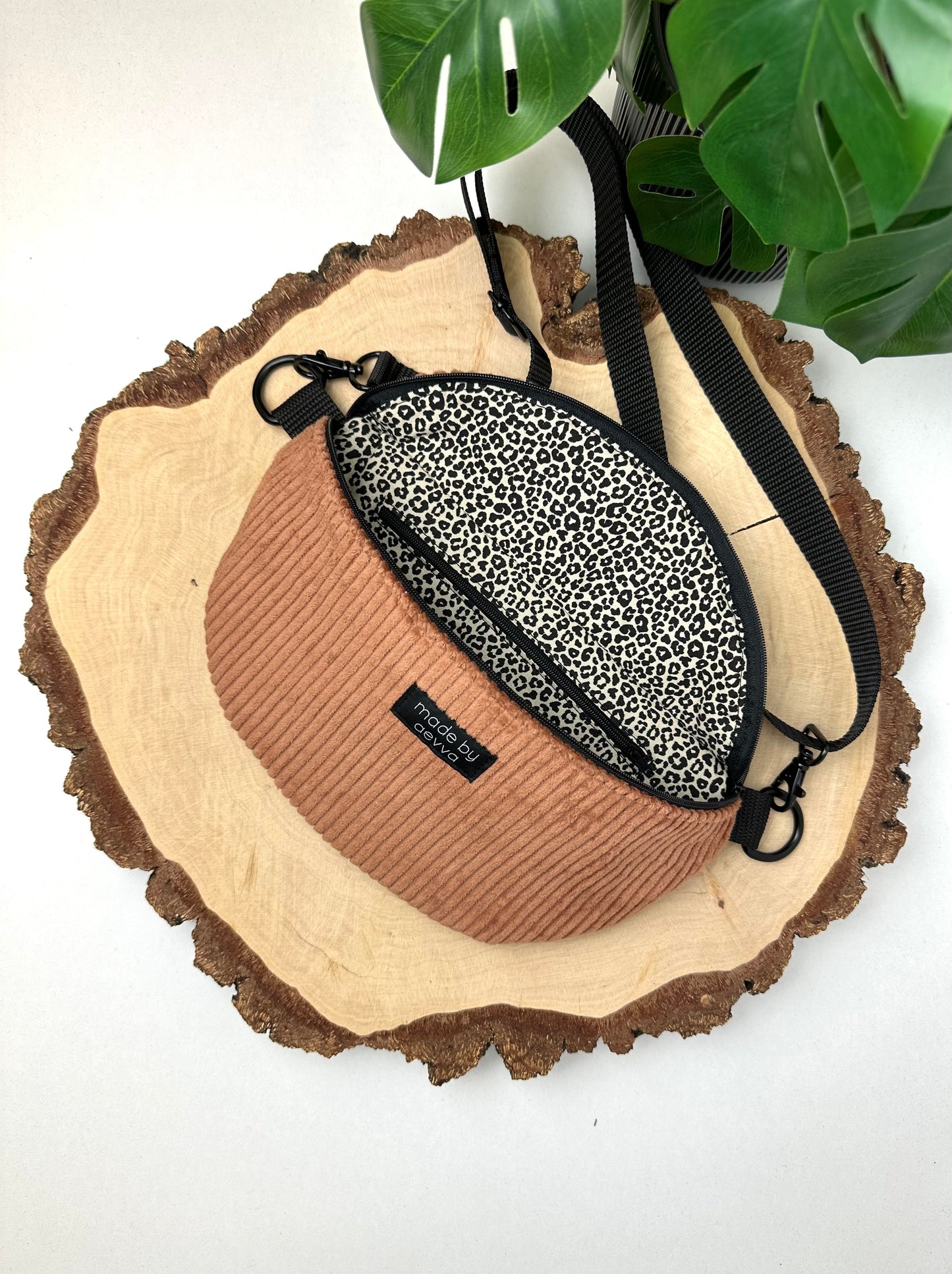 Midi Bauchtasche aus Cord in Kupfer - Für Alltag und Freizeit - made in Germany