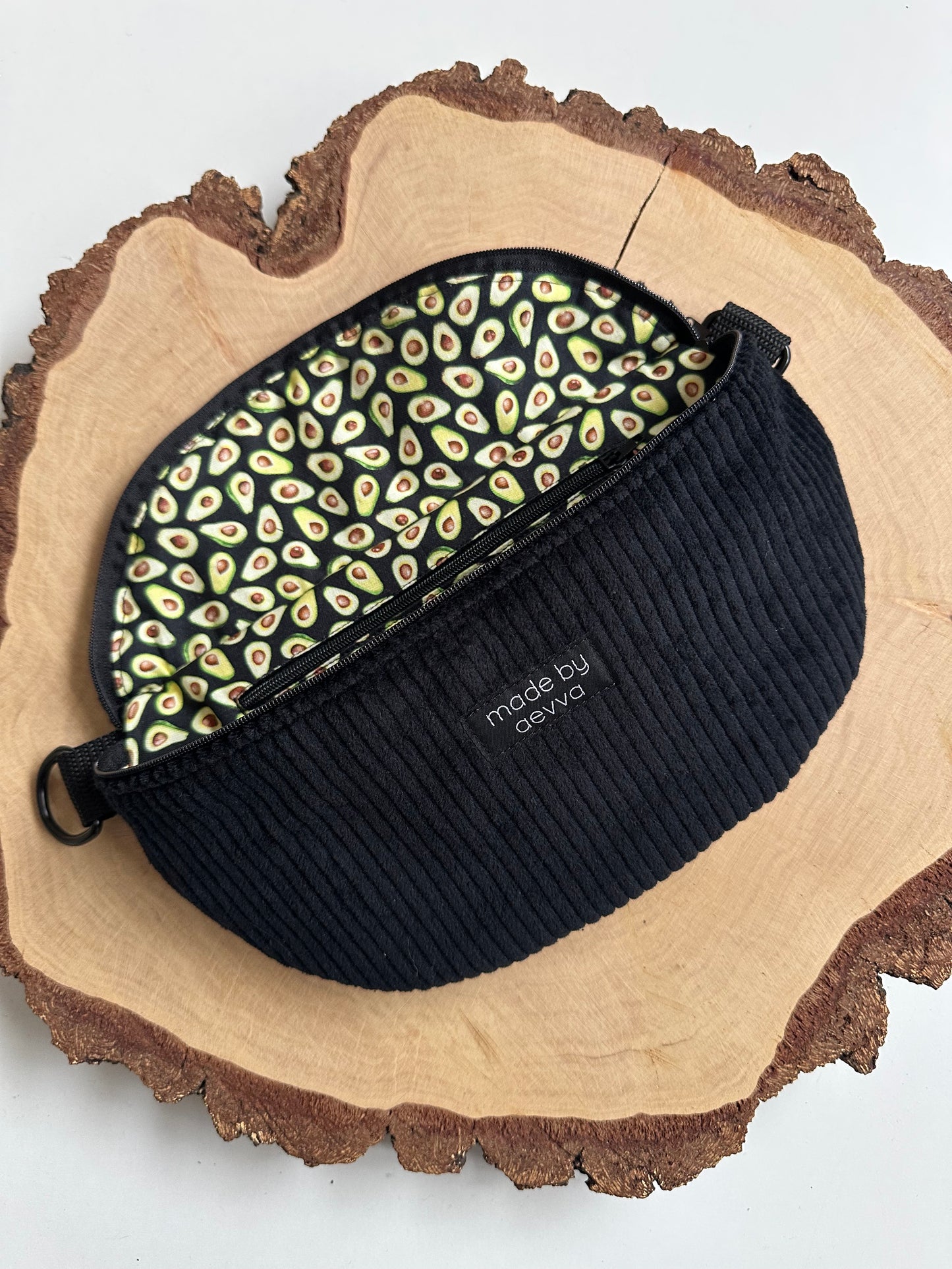 Midi Bauchtasche aus Cord in schwarz mit Avocado Muster - Für Alltag und Freizeit - madebyaevva