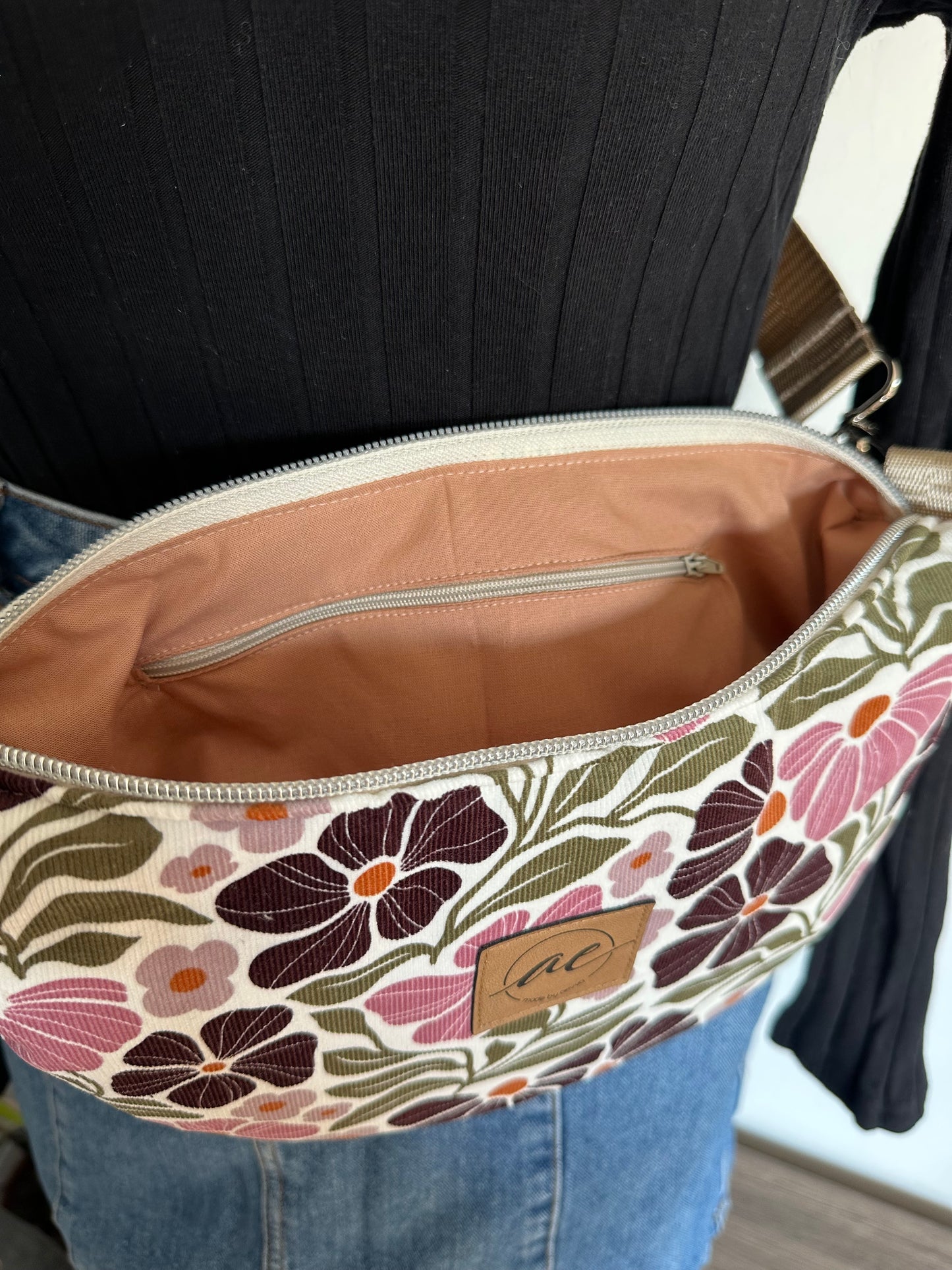Midi Mondtasche aus Feincord Blumen-Power