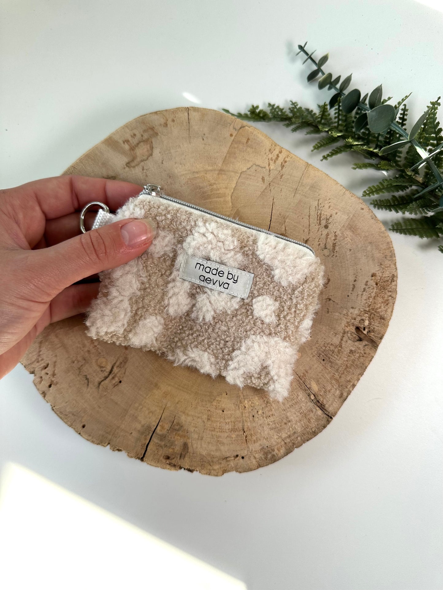 Kleiner Mini Geldbeutel aus Teddystoff in hellem Leo / madebyaevva