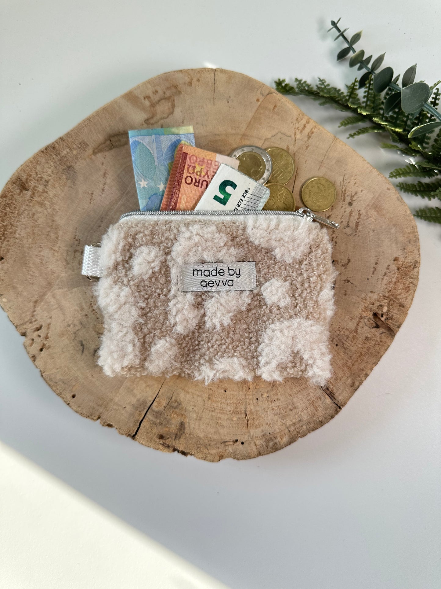 Kleiner Mini Geldbeutel aus Teddystoff in hellem Leo / madebyaevva