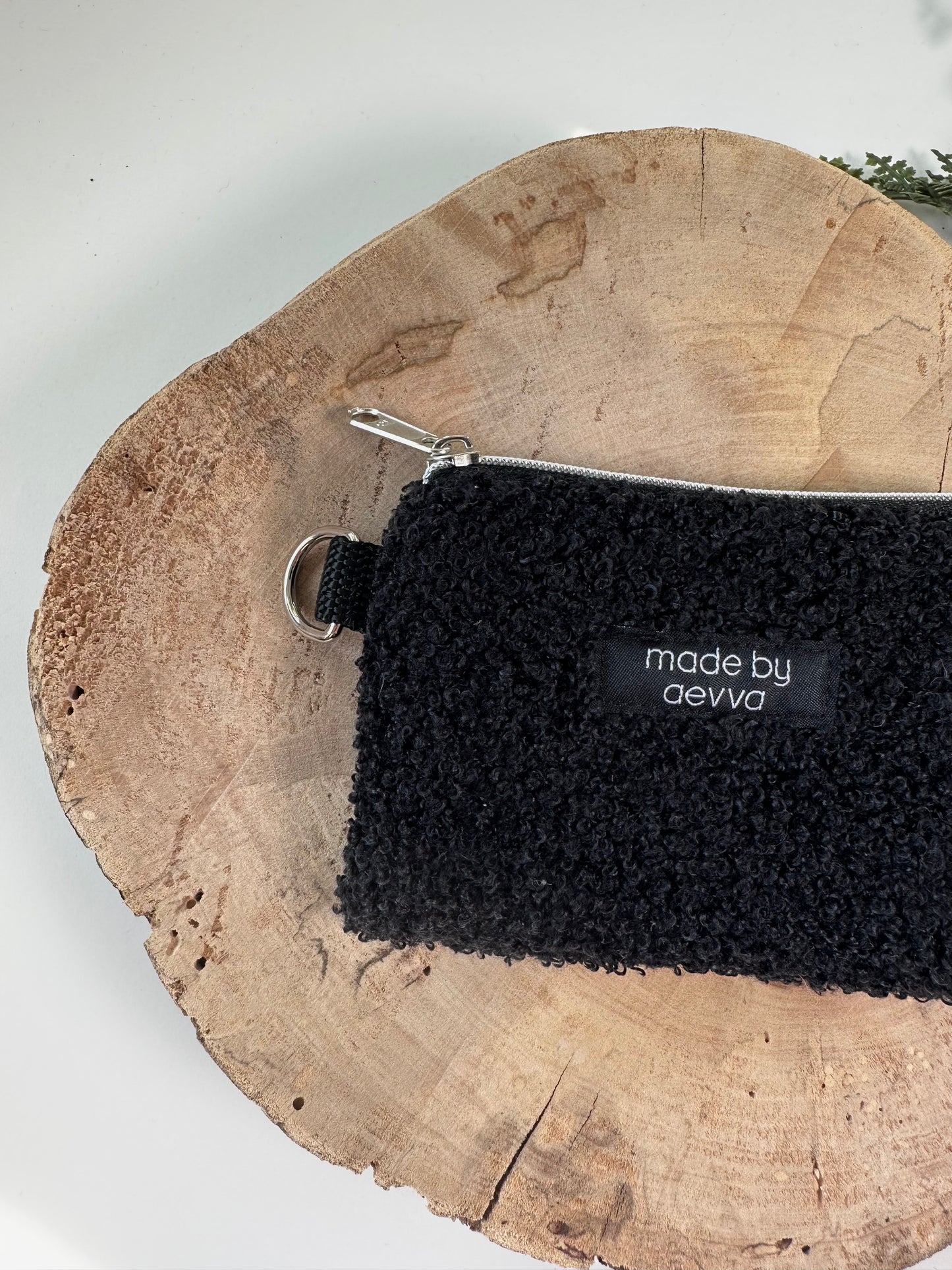 Kleiner Mini Geldbeutel aus Teddystoff in schwarz / madebyaevva