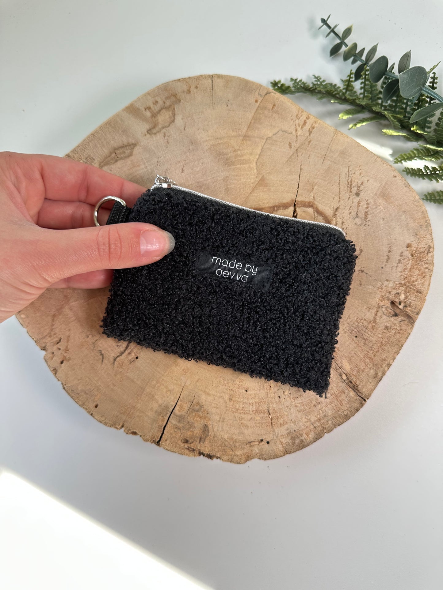 Kleiner Mini Geldbeutel aus Teddystoff in schwarz / madebyaevva