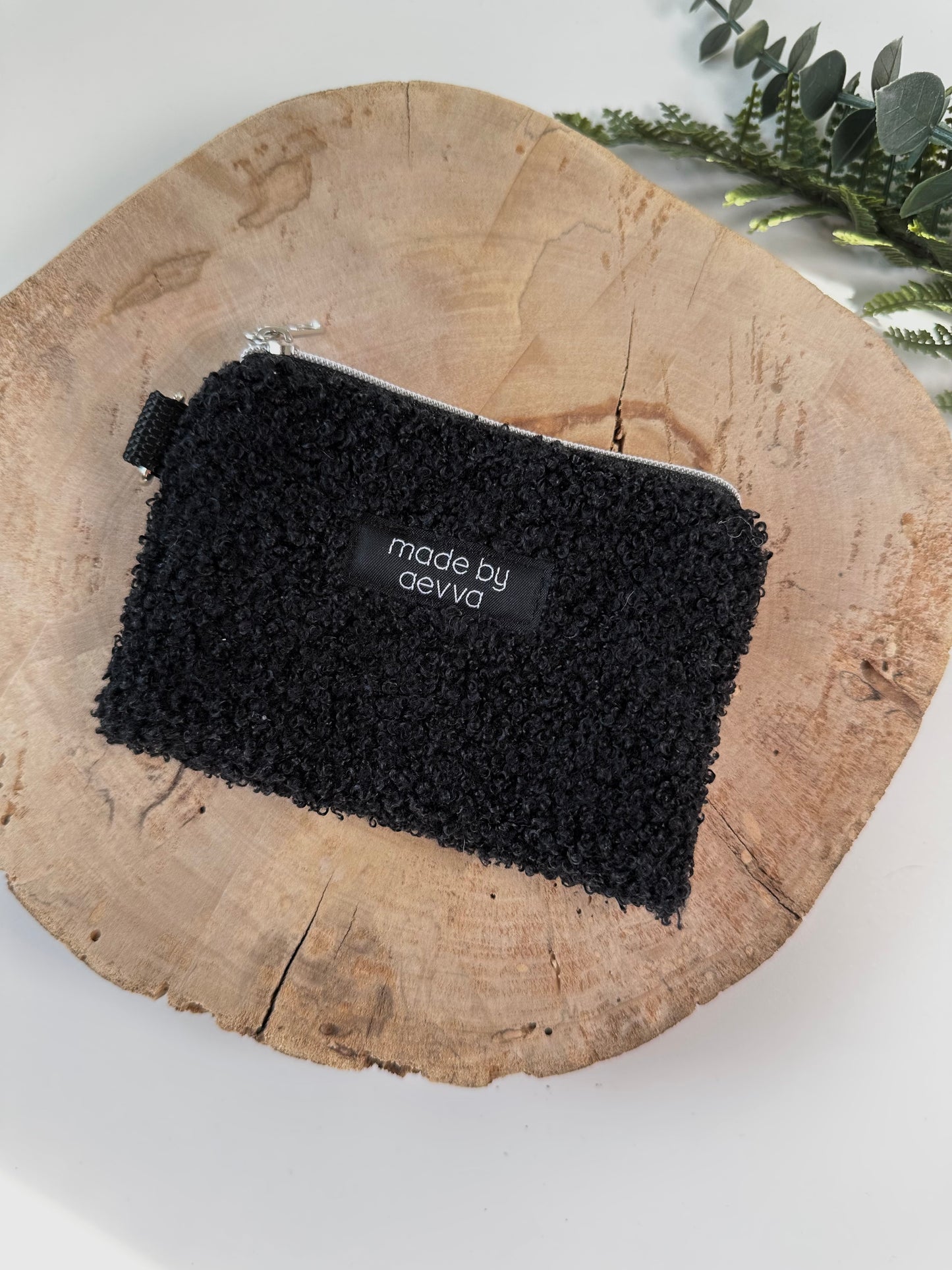 Kleiner Mini Geldbeutel aus Teddystoff in schwarz / madebyaevva