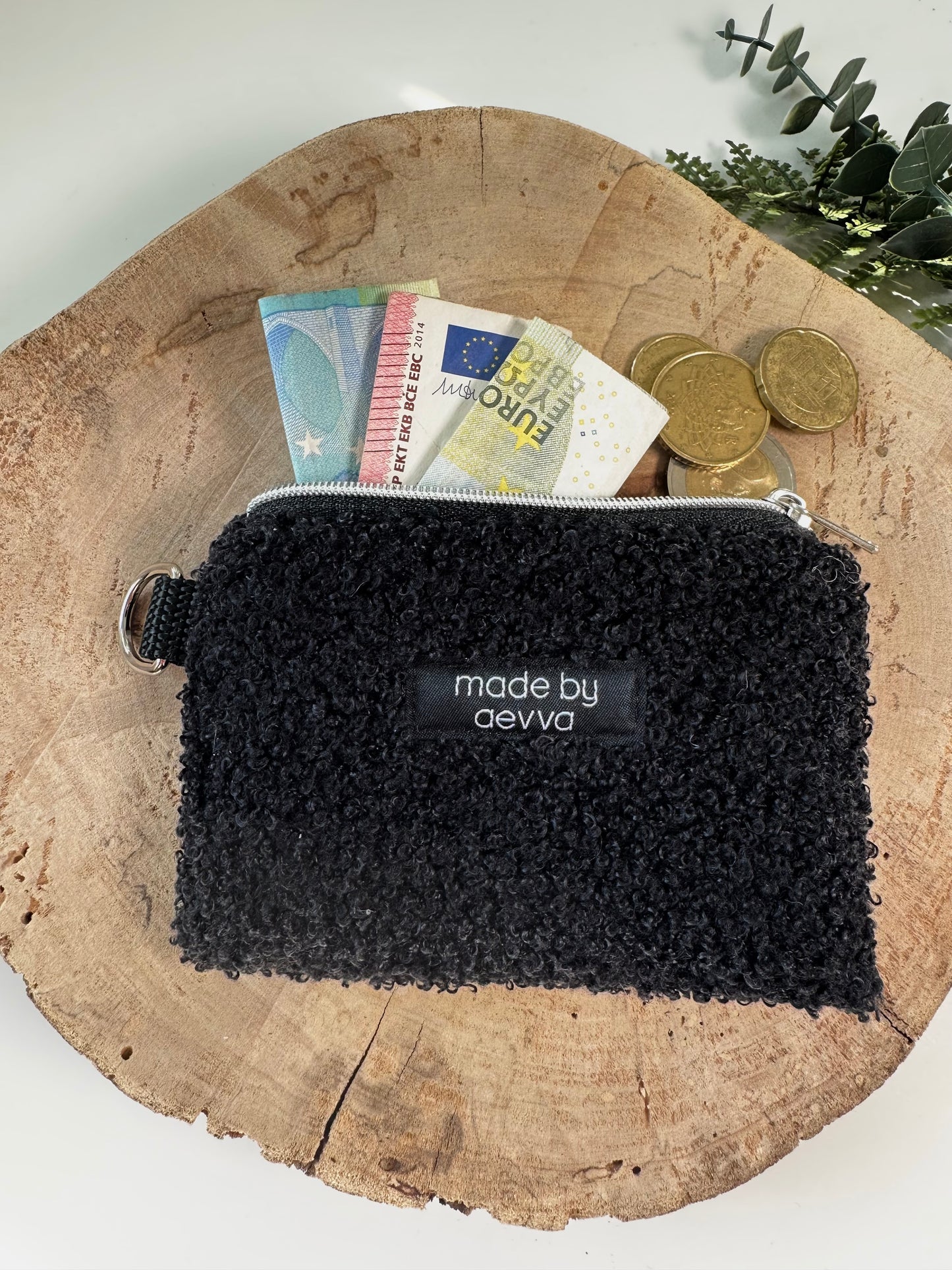 Kleiner Mini Geldbeutel aus Teddystoff in schwarz / madebyaevva