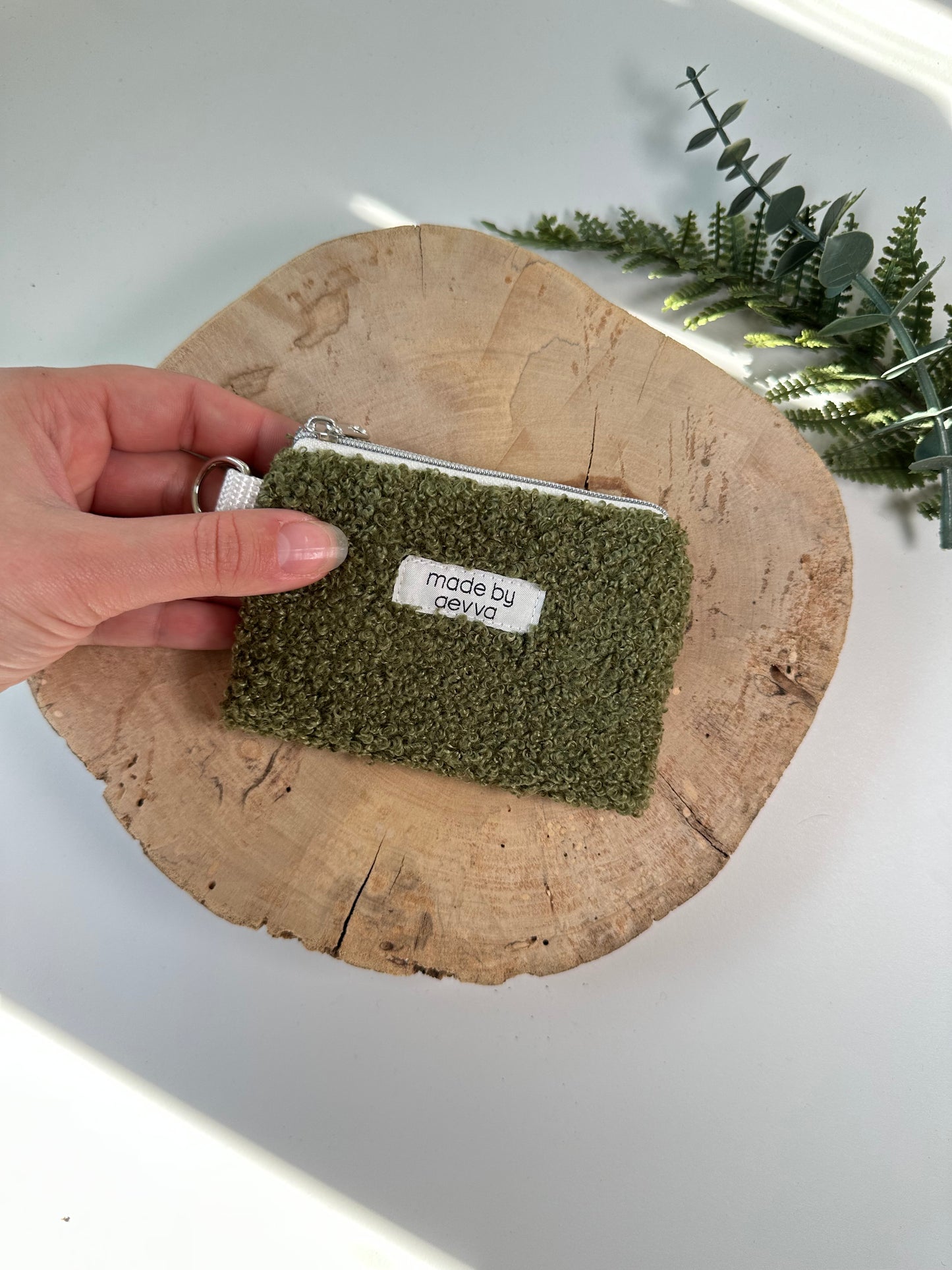 Kleiner Mini Geldbeutel aus Teddystoff in olive / madebyaevva