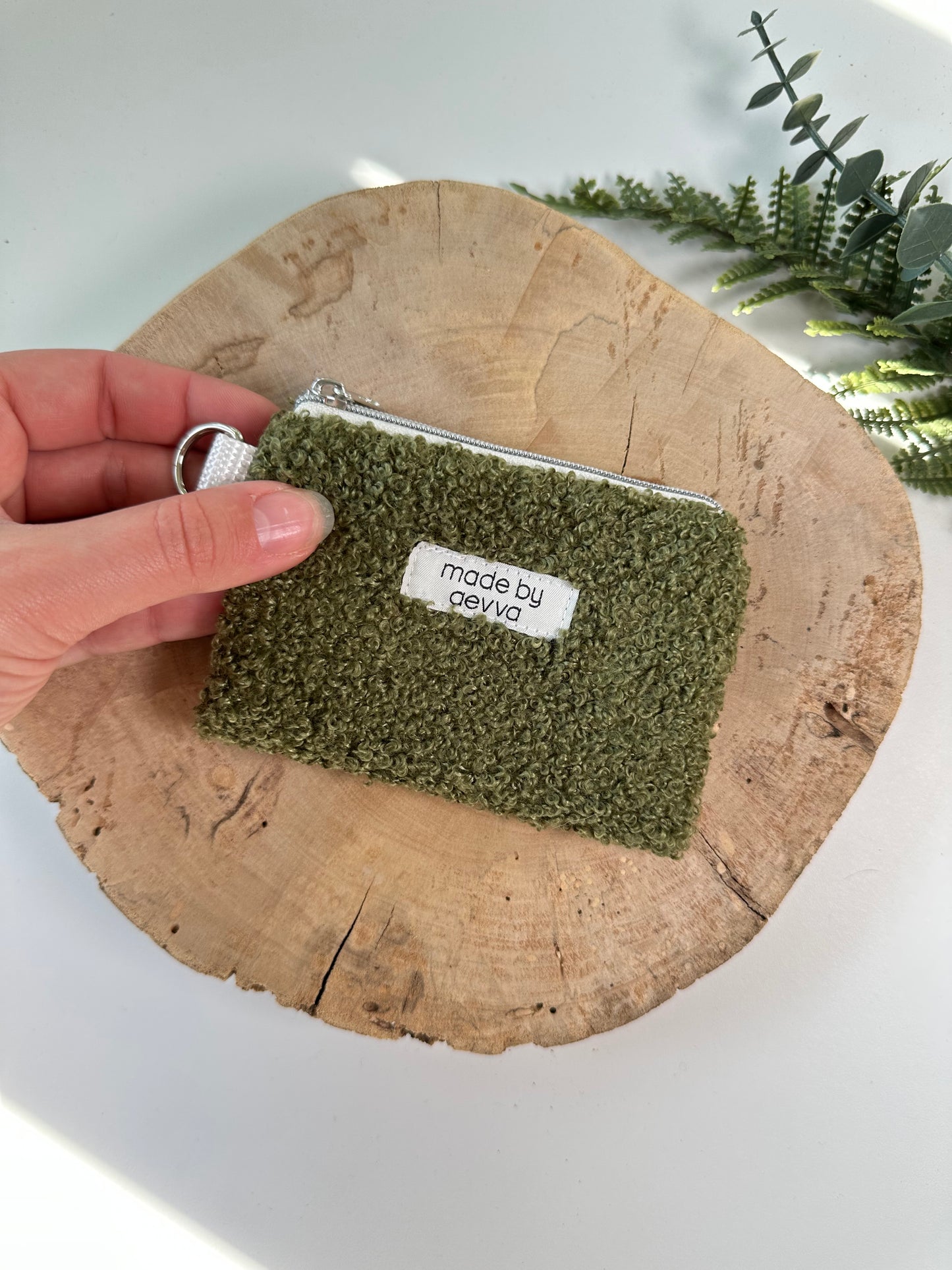 Kleiner Mini Geldbeutel aus Teddystoff in olive / madebyaevva