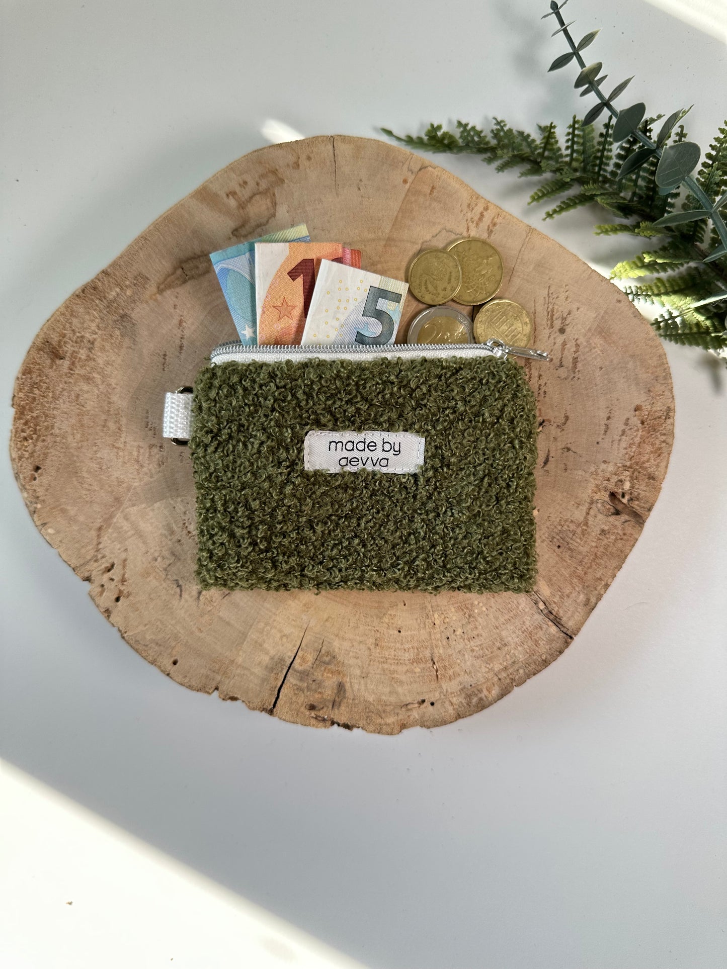Kleiner Mini Geldbeutel aus Teddystoff in olive / madebyaevva