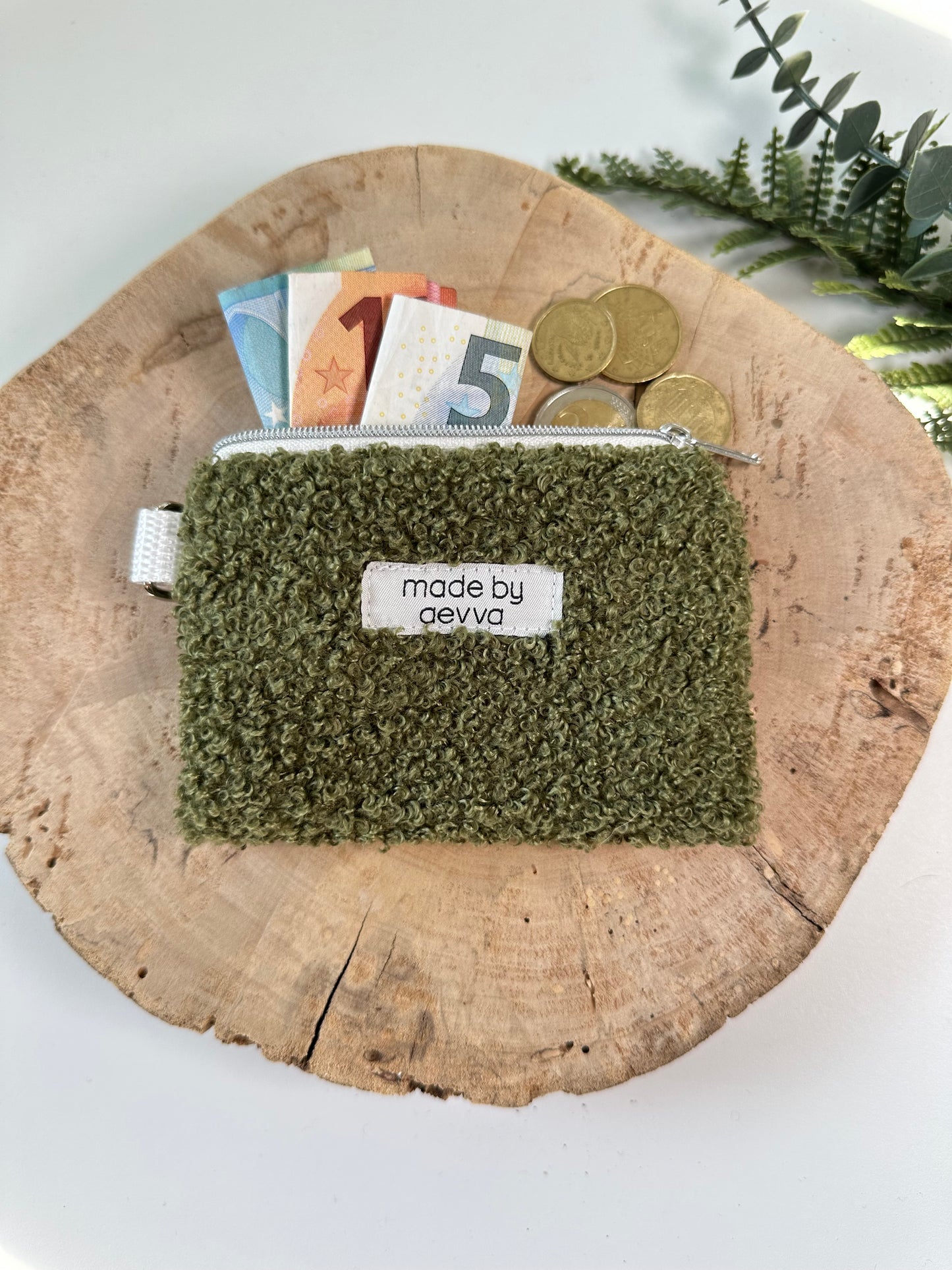 Kleiner Mini Geldbeutel aus Teddystoff in olive / madebyaevva