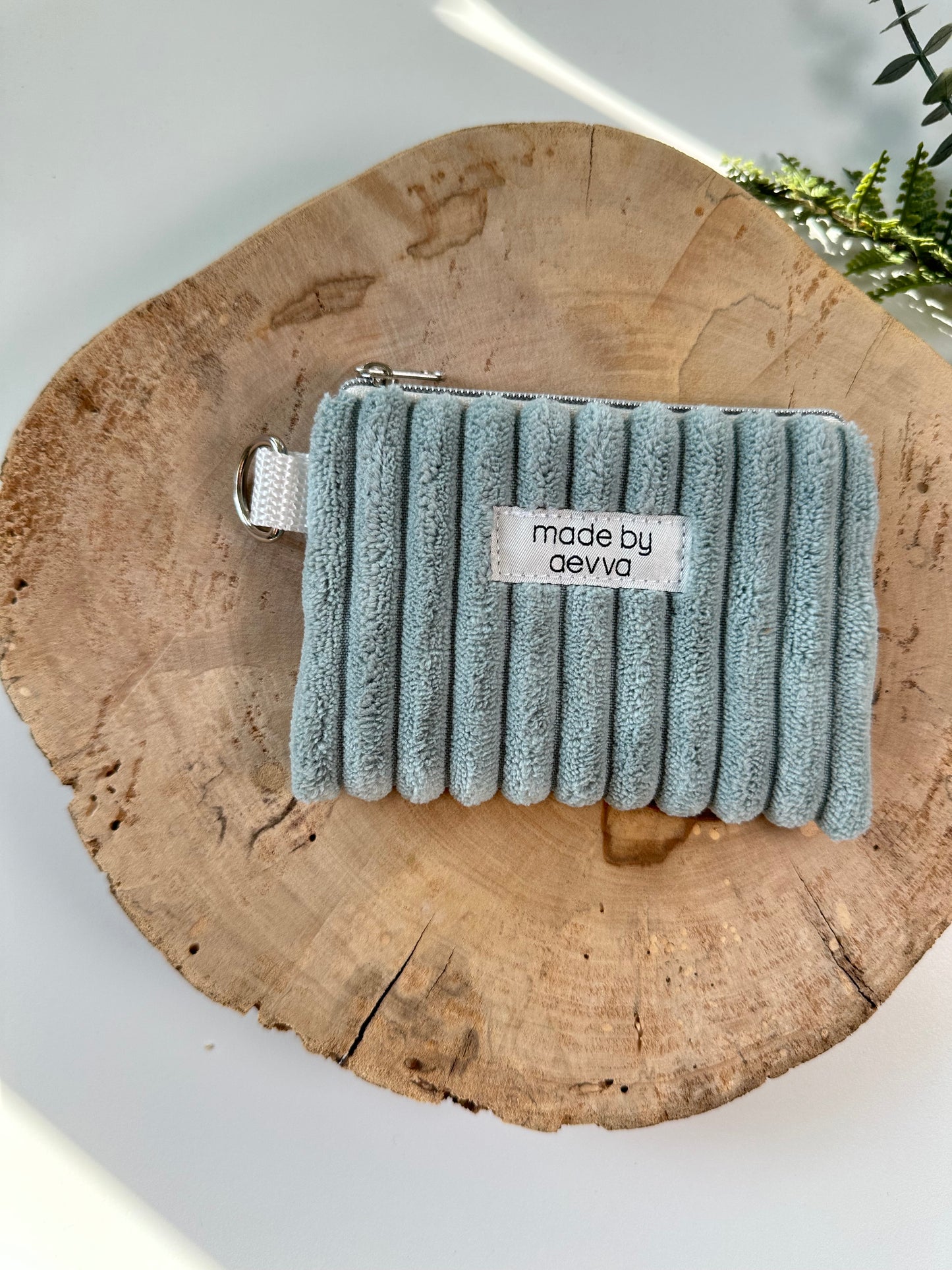Kleiner Mini Geldbeutel aus breitem Cord in mint / madebyaevva