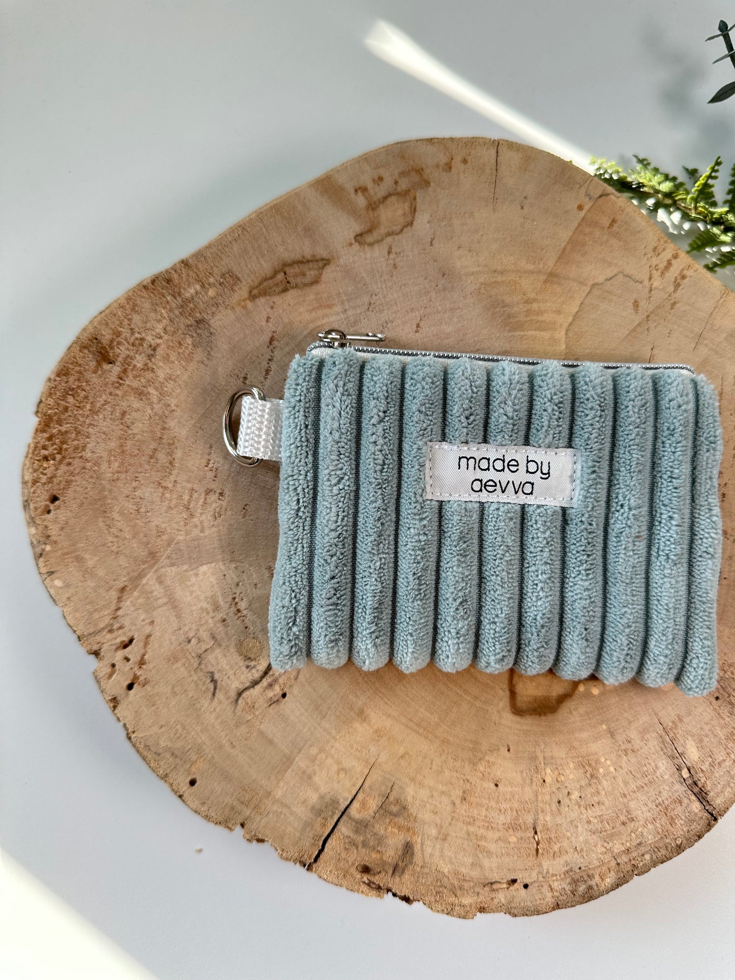 Kleiner Mini Geldbeutel aus breitem Cord in mint / madebyaevva