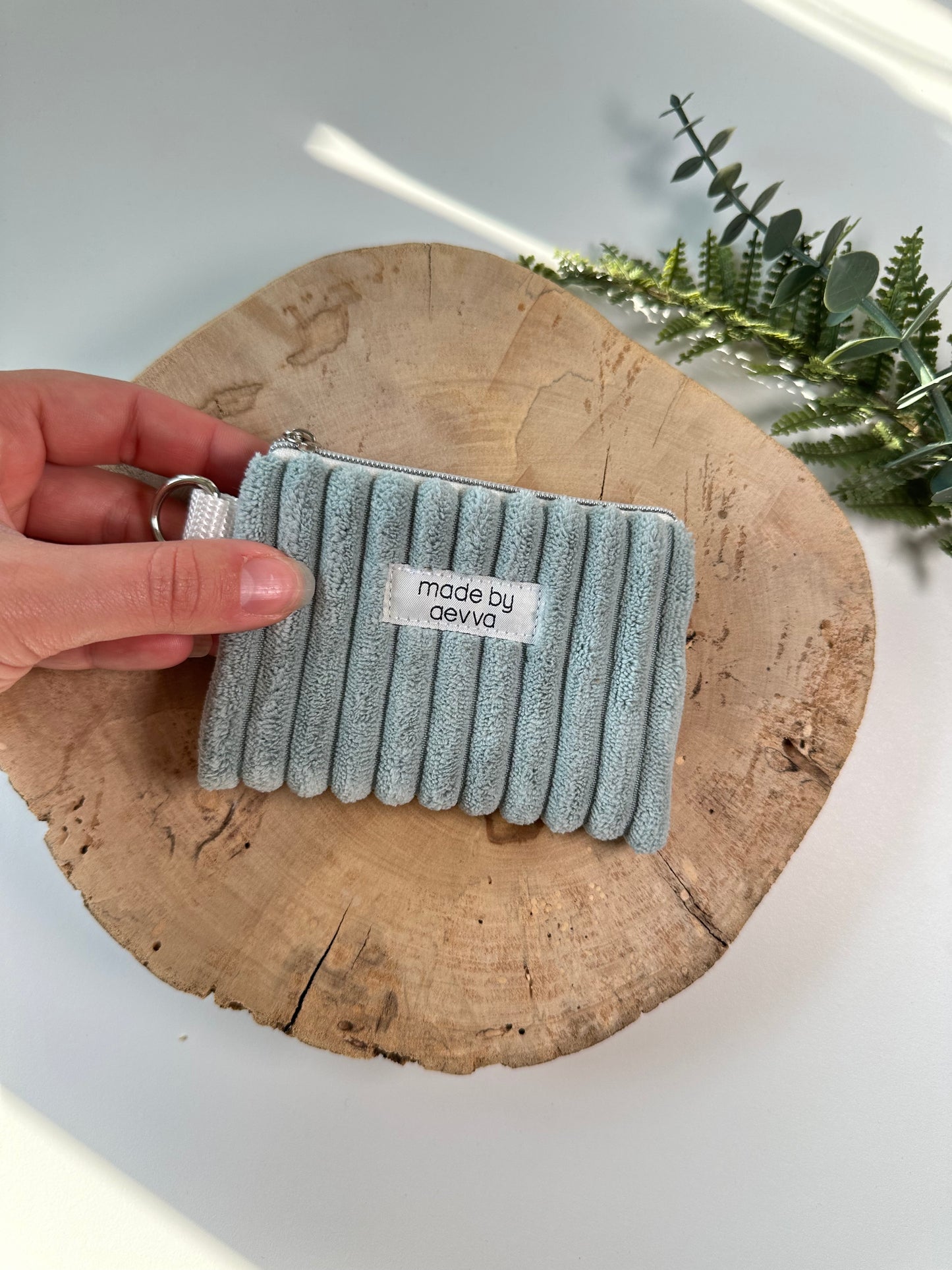 Kleiner Mini Geldbeutel aus breitem Cord in mint / madebyaevva