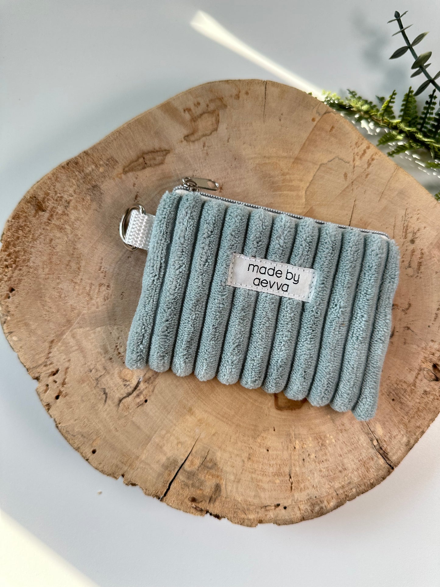 Kleiner Mini Geldbeutel aus breitem Cord in mint / madebyaevva