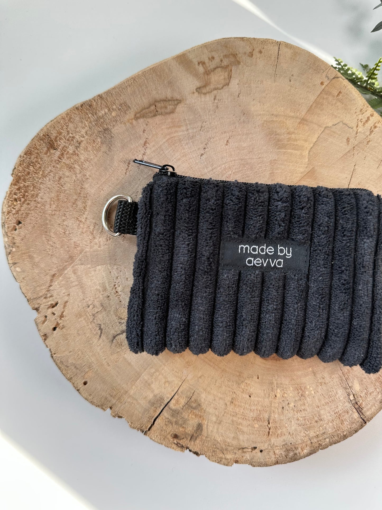 Kleiner Mini Geldbeutel aus breitem Cord in schwarz / madebyaevva
