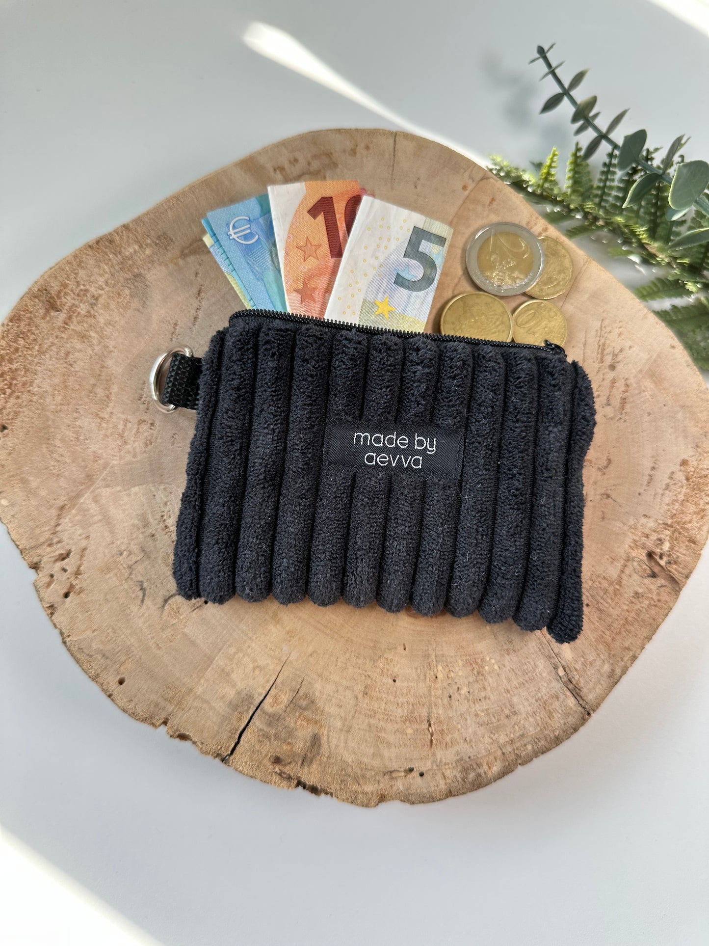 Kleiner Mini Geldbeutel aus breitem Cord in schwarz / madebyaevva