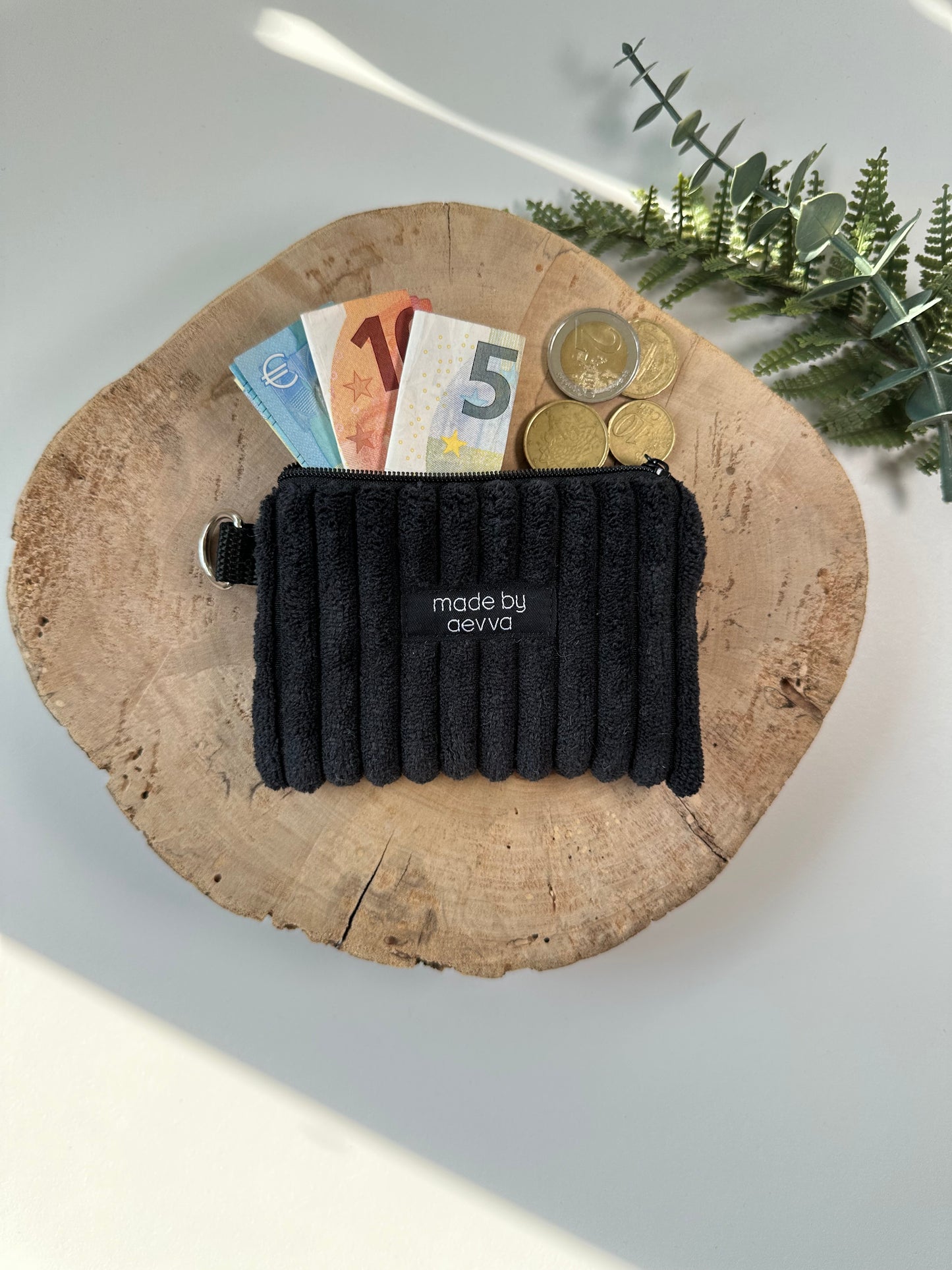 Kleiner Mini Geldbeutel aus breitem Cord in schwarz / madebyaevva