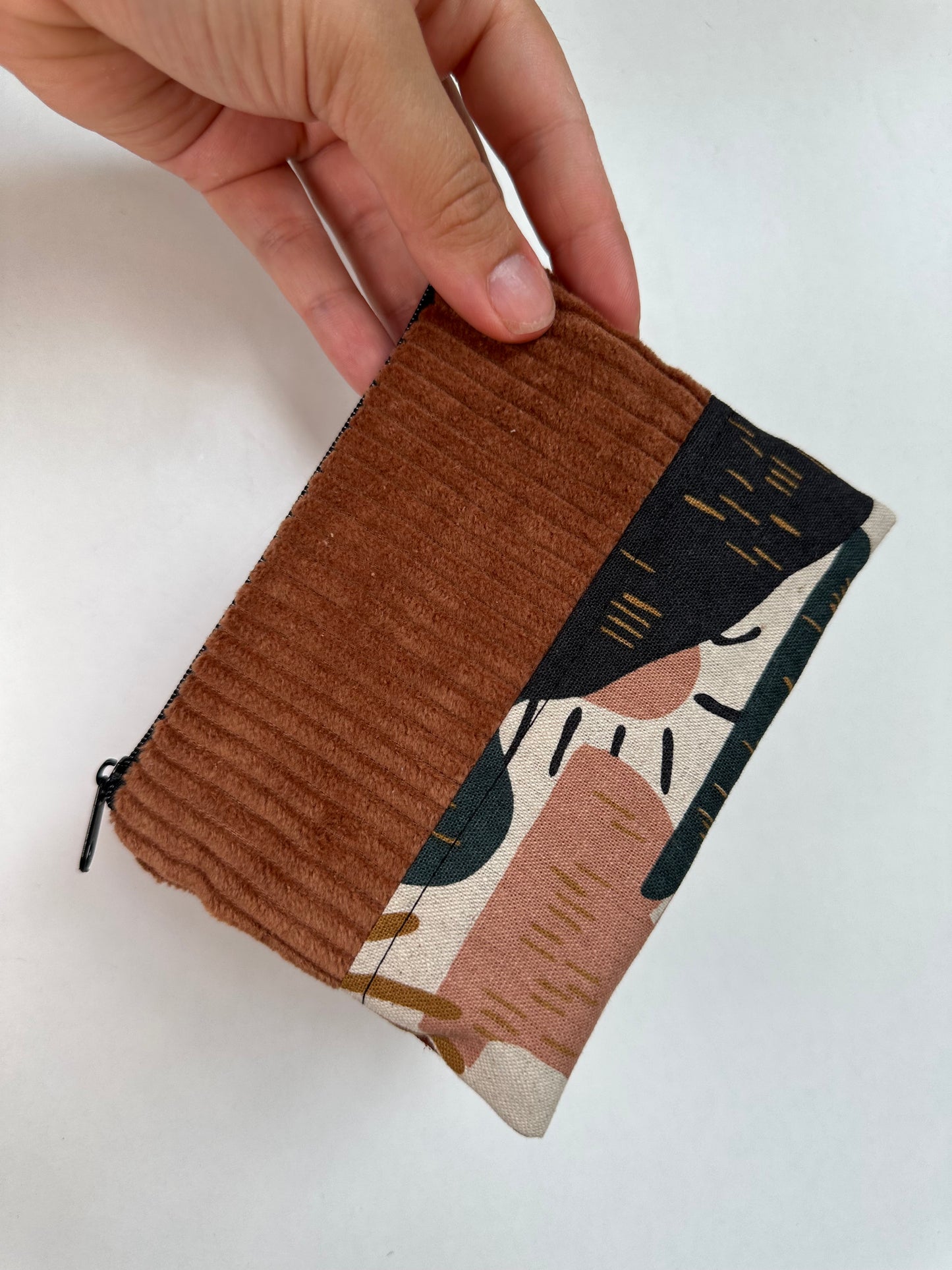 Handgefertigtes Täschchen aus Canvas und Cord als Organizer-Täschchen