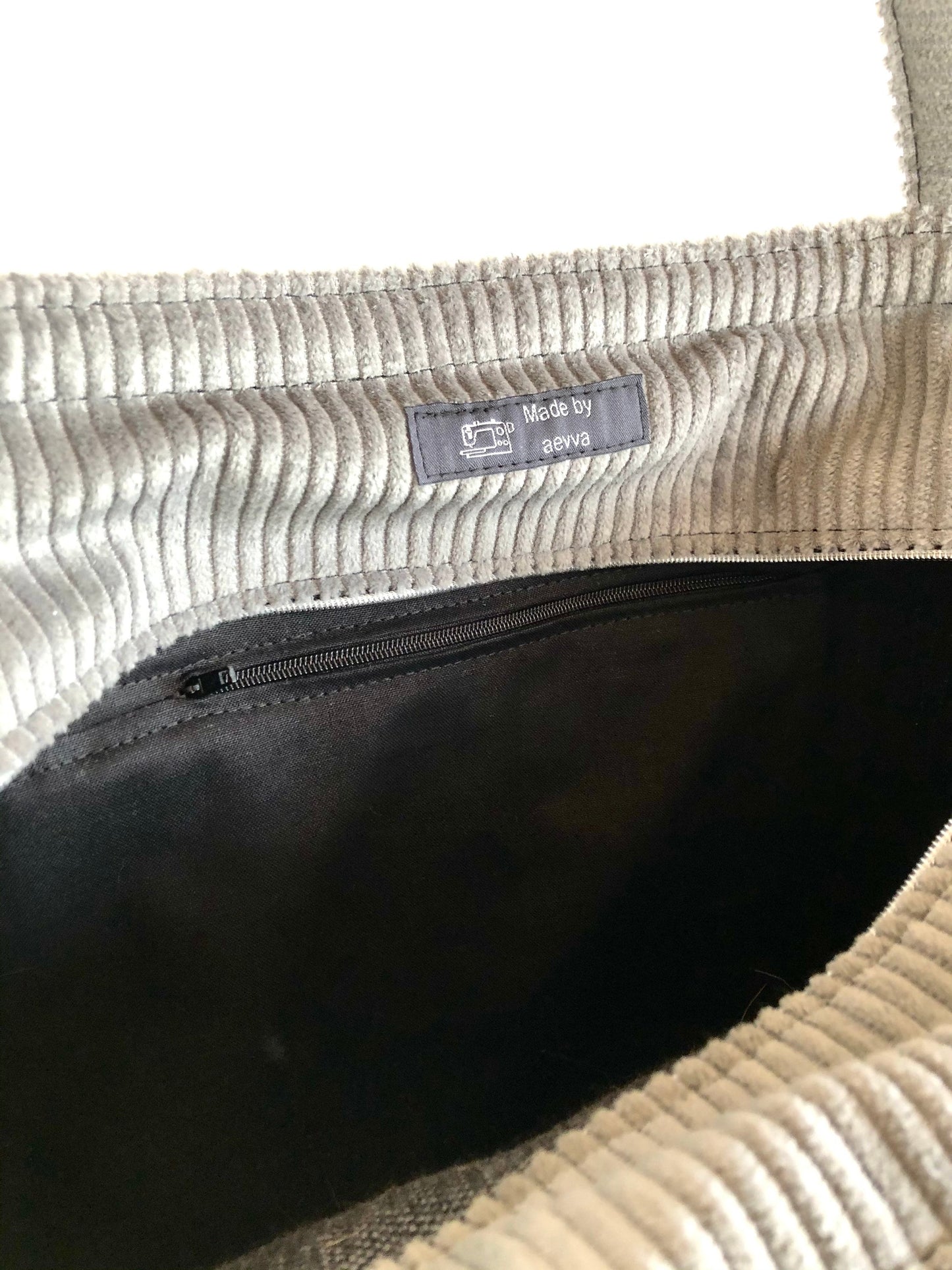 Shopper groß aus Cord in rot mit Reißverschluss und Innentasche