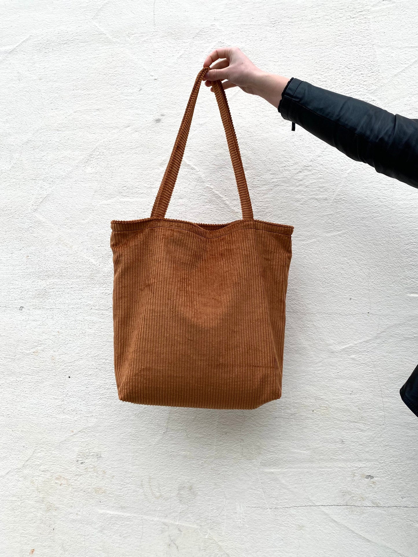 Shopper groß aus Cord in Kupfer mit Reißverschluss und Innentasche