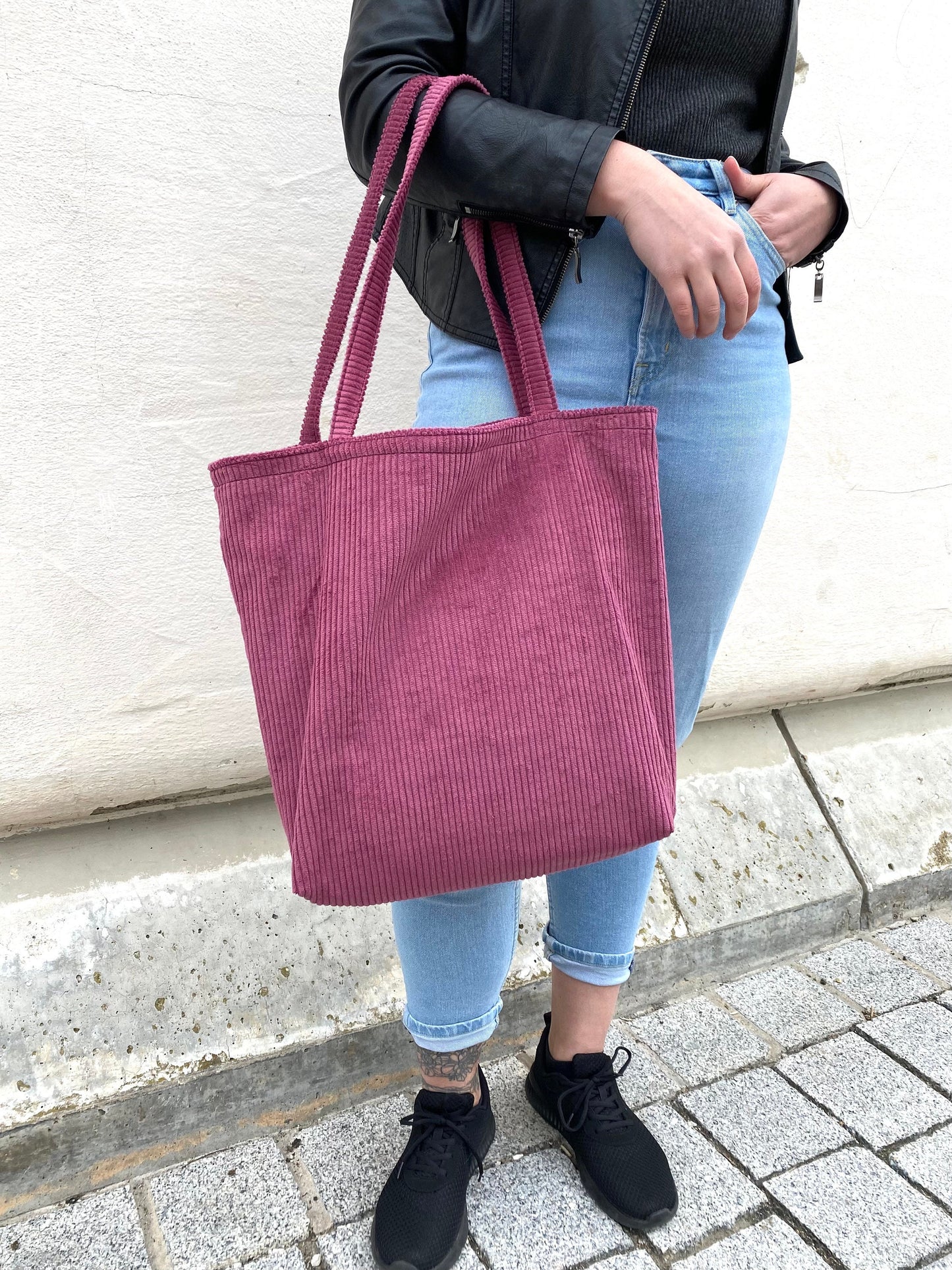 Shopper groß aus Cord in dunkel rosa/ beere mit Reißverschluss und Innentasche