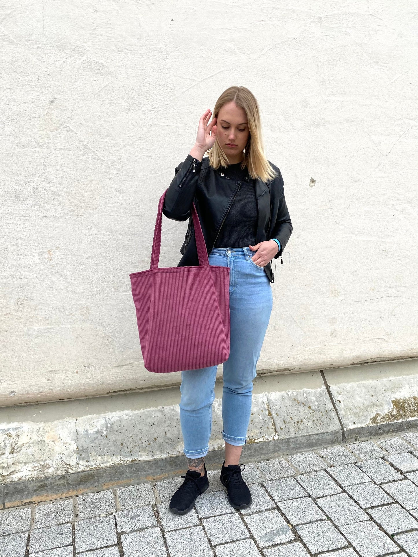 Shopper groß aus Cord in dunkel rosa/ beere mit Reißverschluss und Innentasche