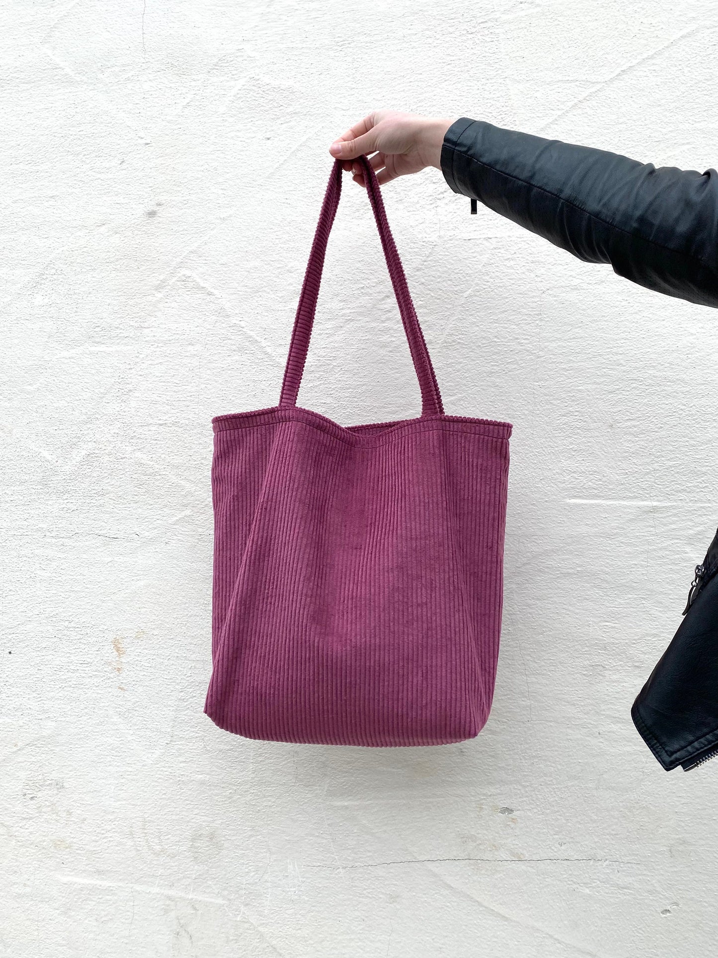 Shopper groß aus Cord in dunkel rosa/ beere mit Reißverschluss und Innentasche