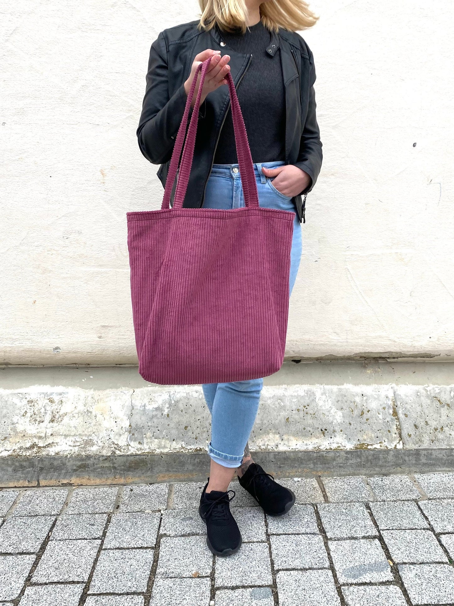 Shopper groß aus Cord in dunkel rosa/ beere mit Reißverschluss und Innentasche