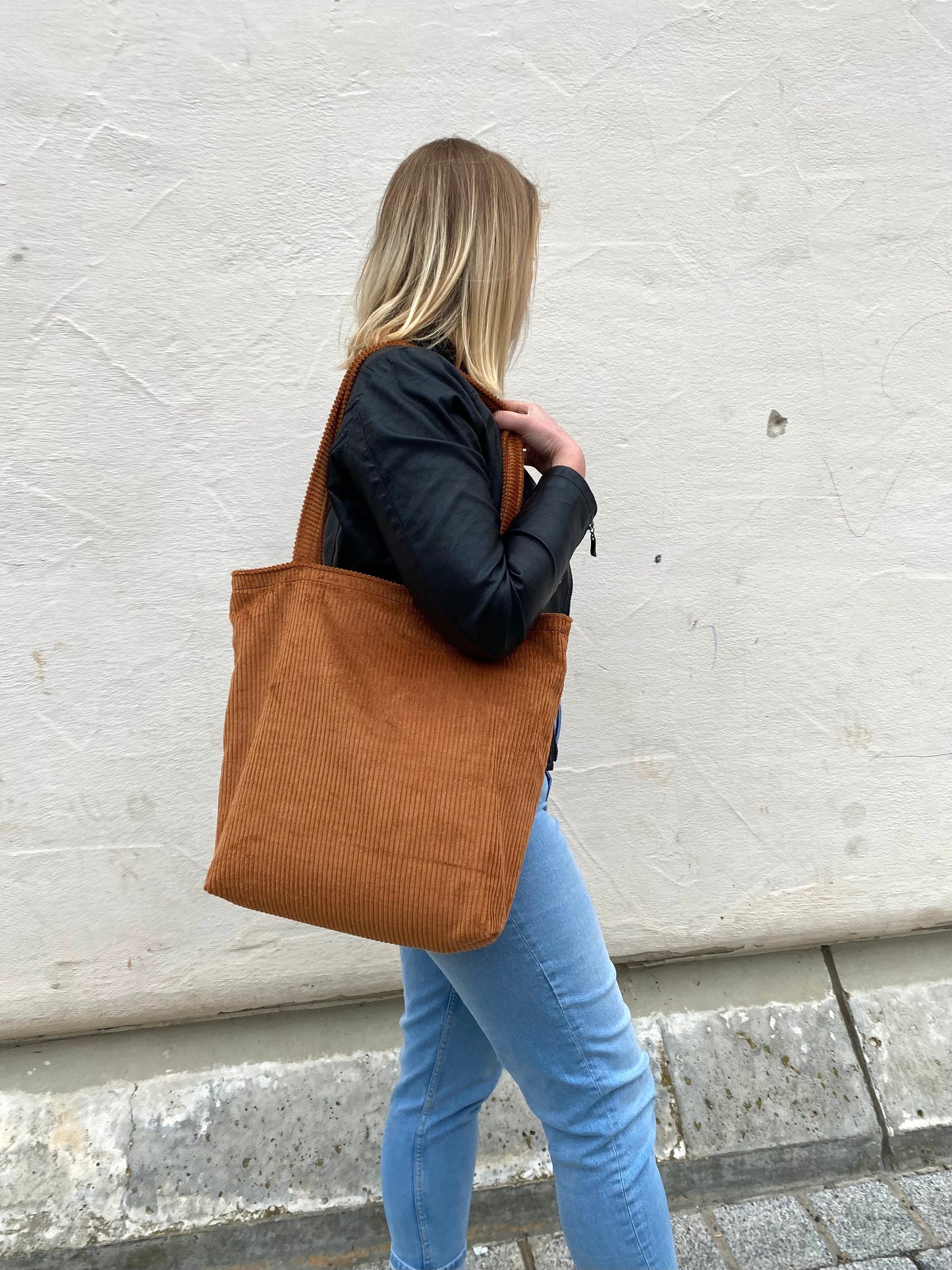 Shopper groß aus Cord in Kupfer mit Reißverschluss und Innentasche