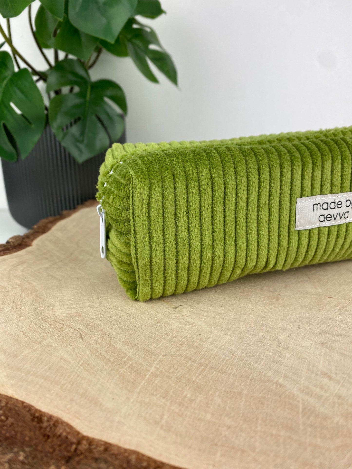 Stifte Mäppchen aus Cord in grün