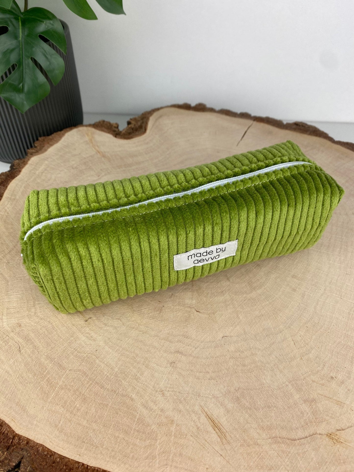 Stifte Mäppchen aus Cord in grün