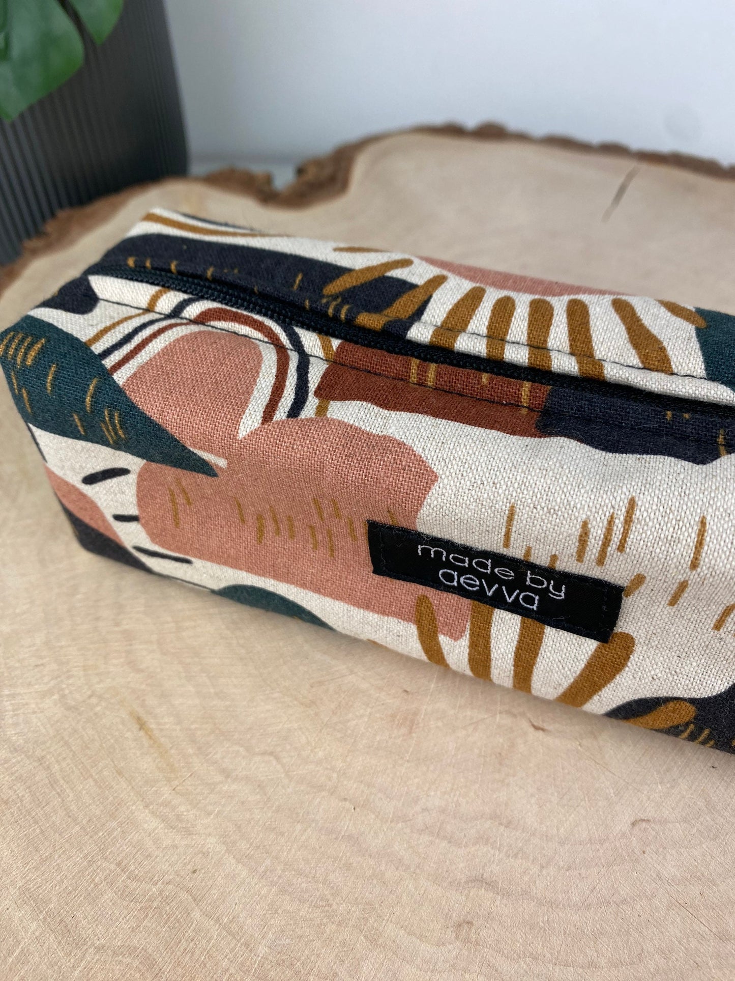 Stifte Mäppchen in beige mit Berge und Sonne