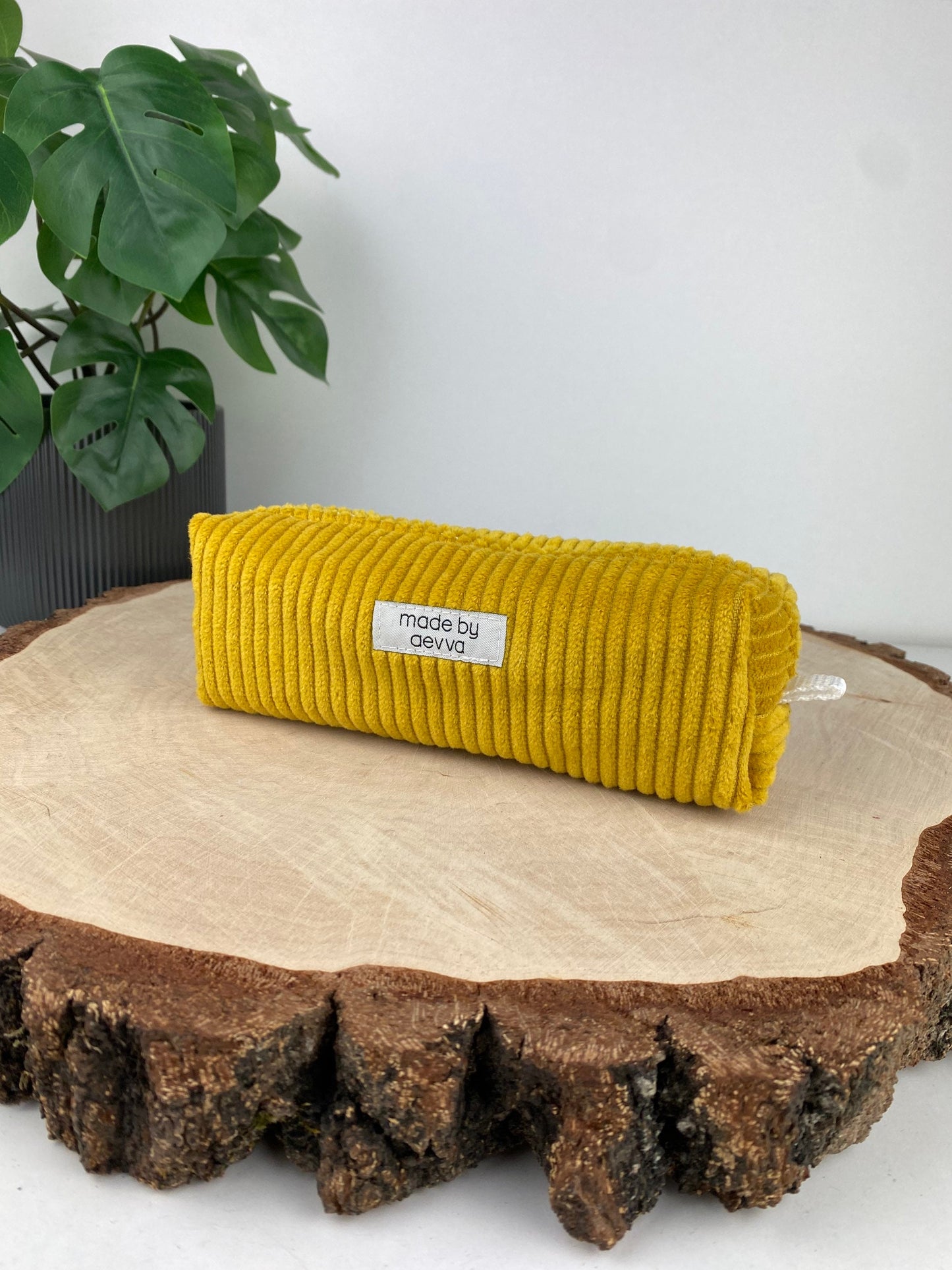 Stifte Mäppchen aus Cord in gelb