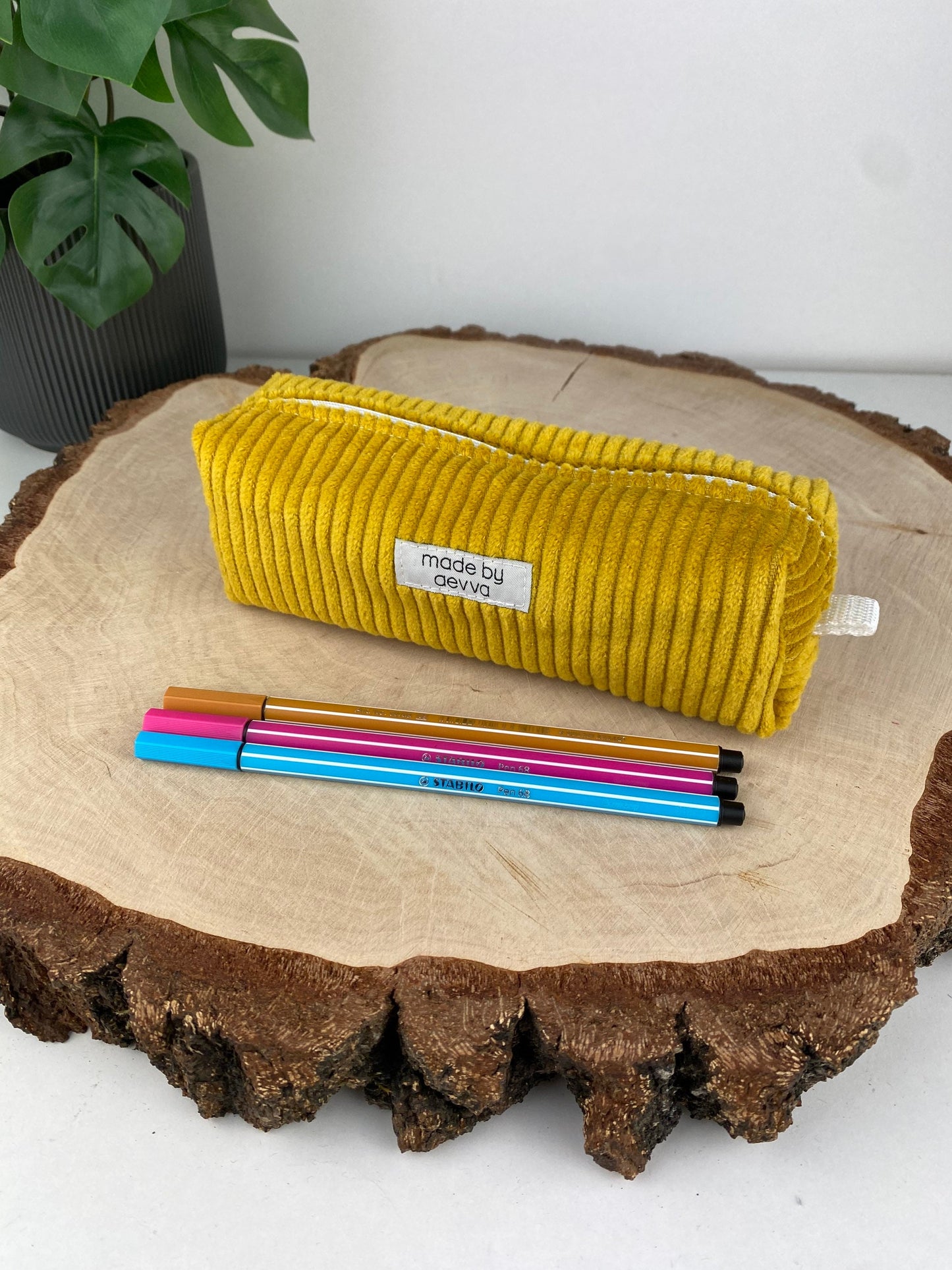 Stifte Mäppchen aus Cord in gelb