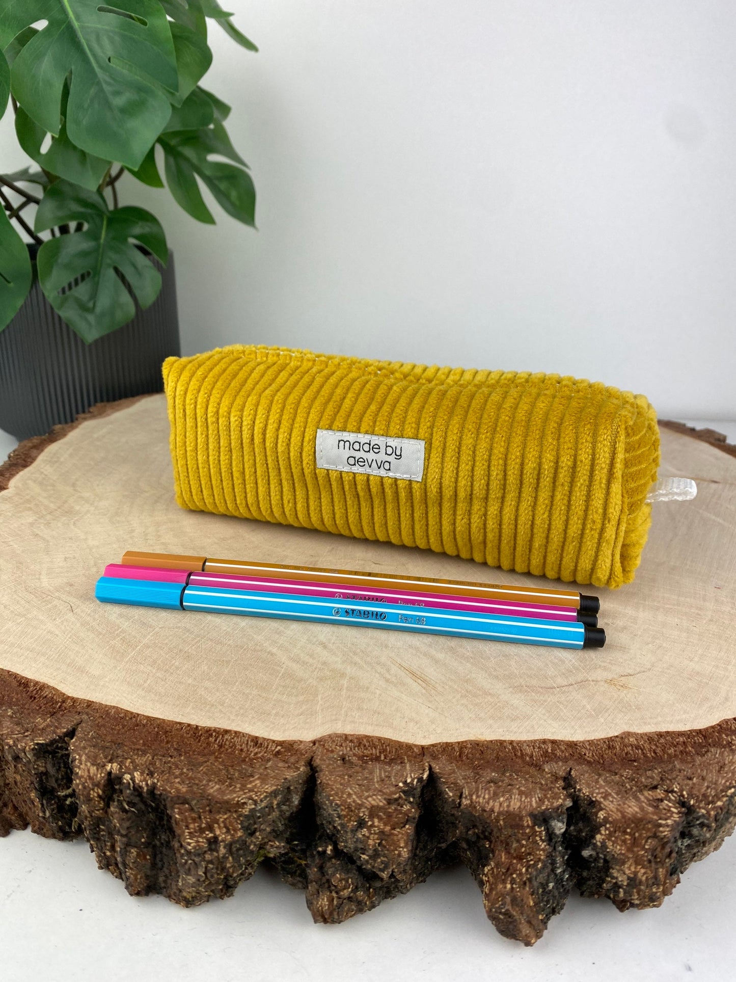 Stifte Mäppchen aus Cord in gelb