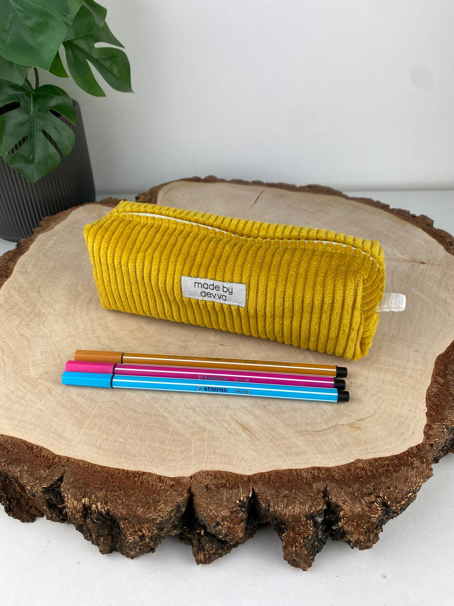 Stifte Mäppchen aus Cord in gelb