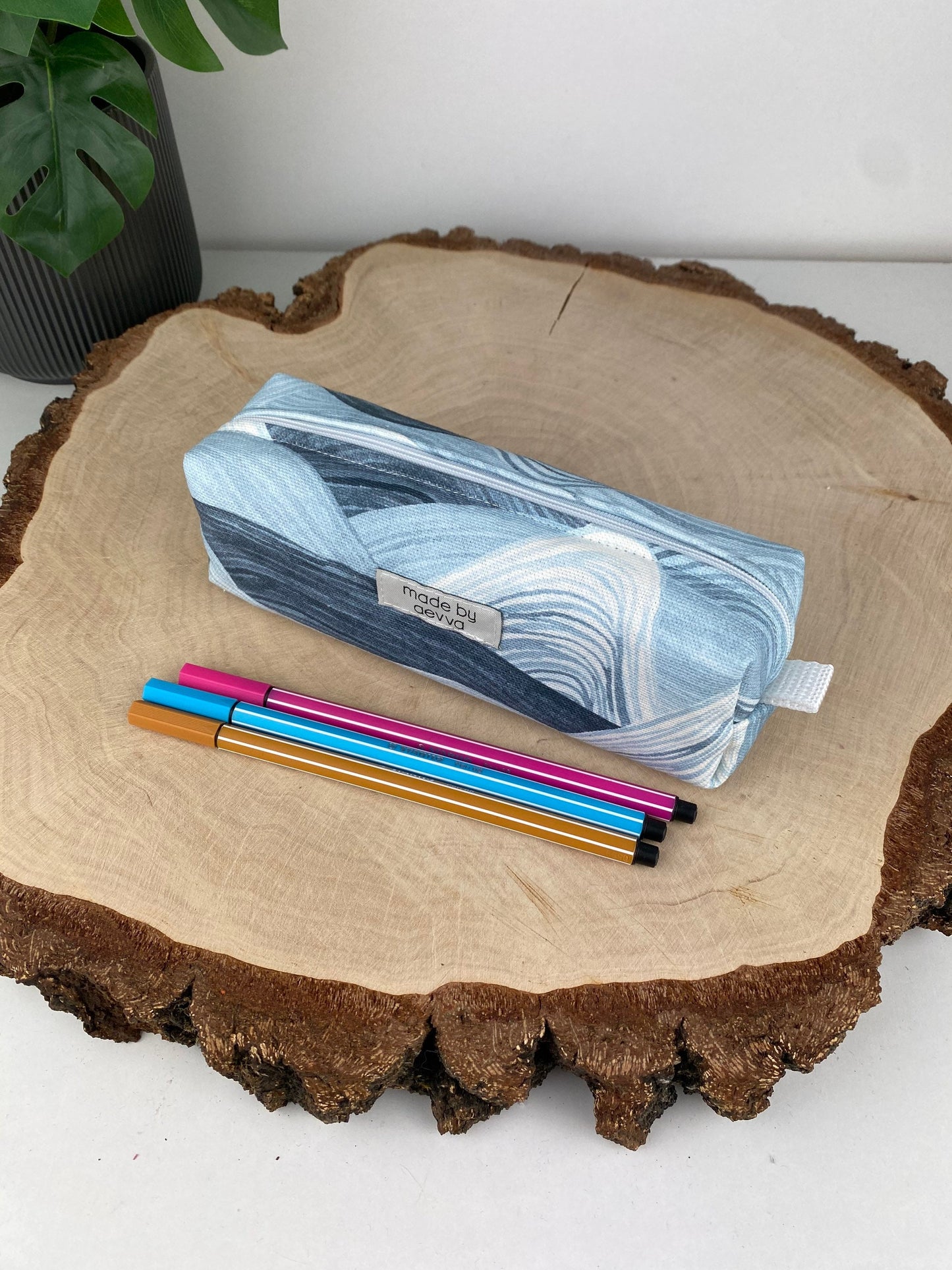 Stifte Mäppchen mit Wellen in blau