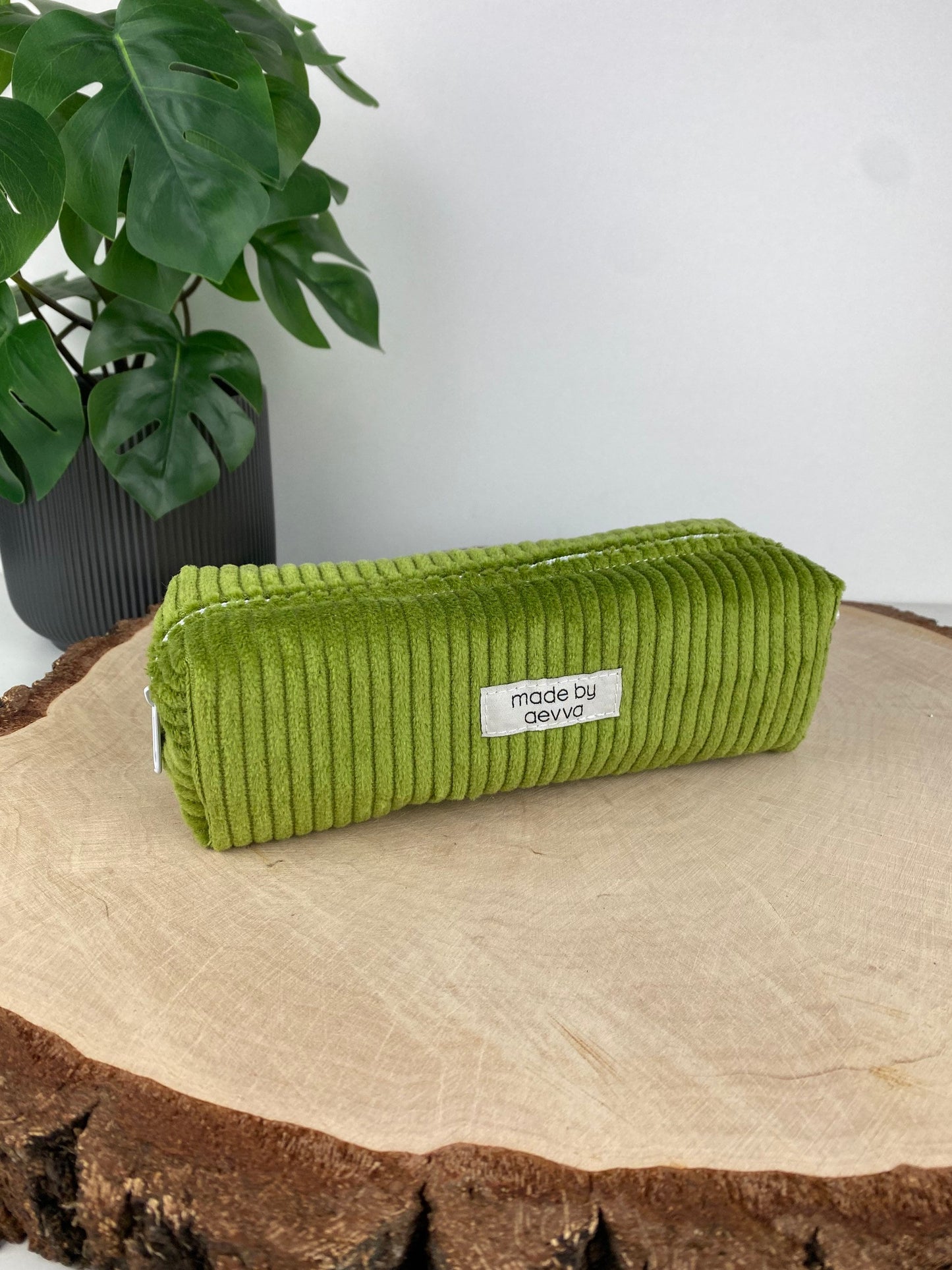 Stifte Mäppchen aus Cord in grün