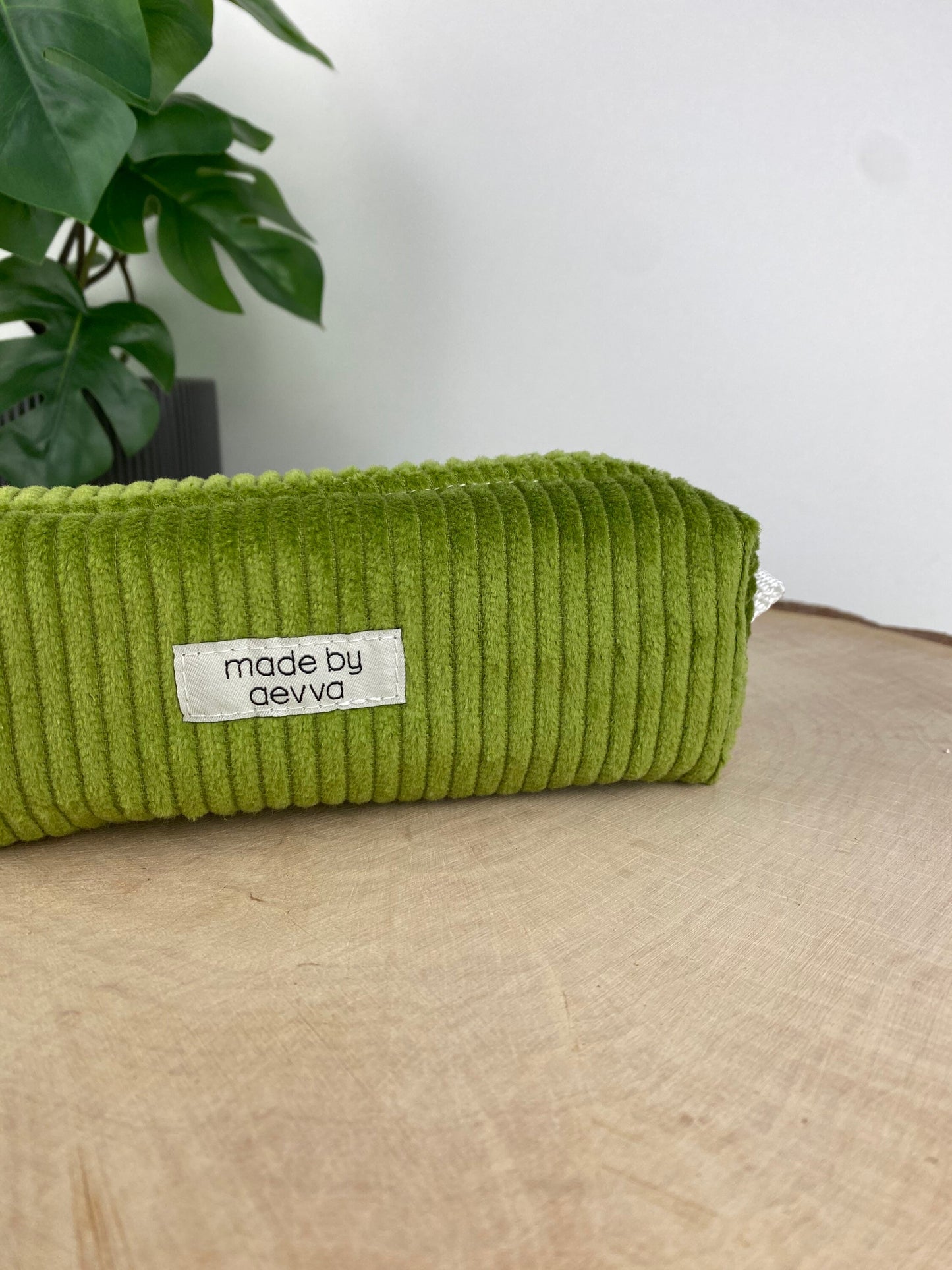 Stifte Mäppchen aus Cord in grün