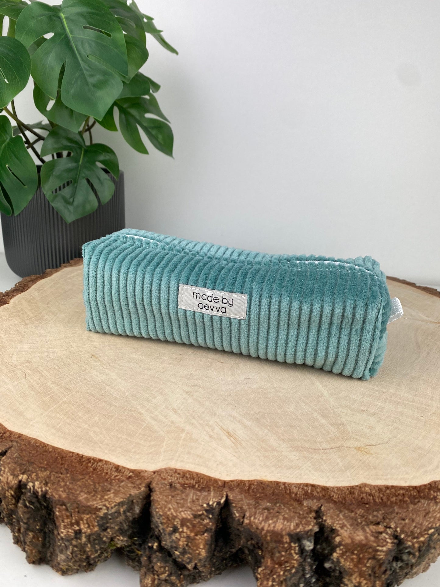 Stifte Mäppchen aus Cord in mint