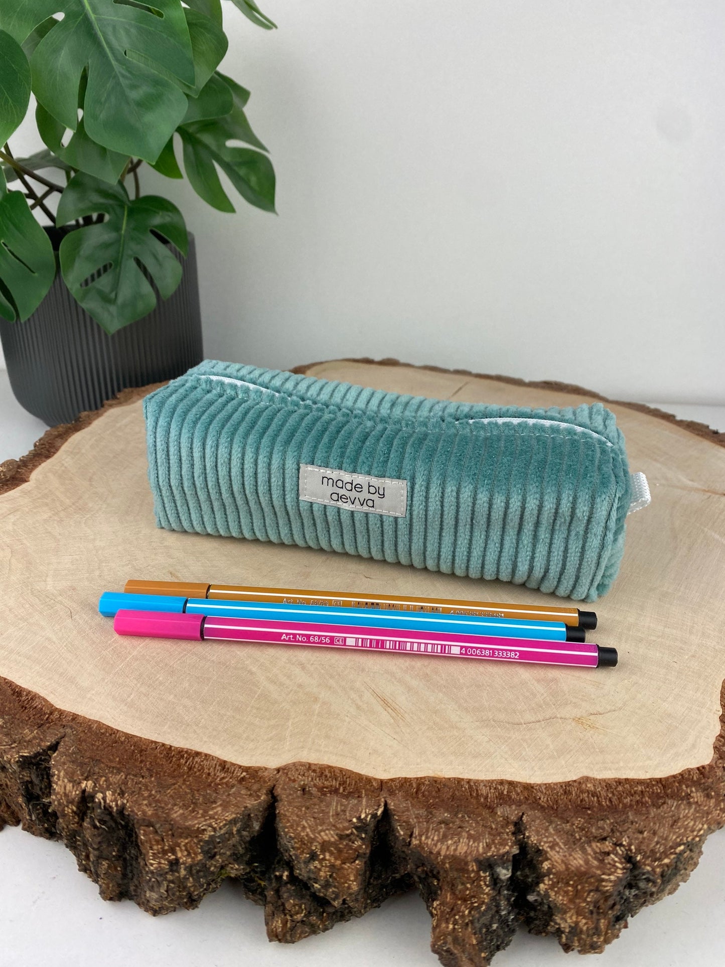Stifte Mäppchen aus Cord in mint