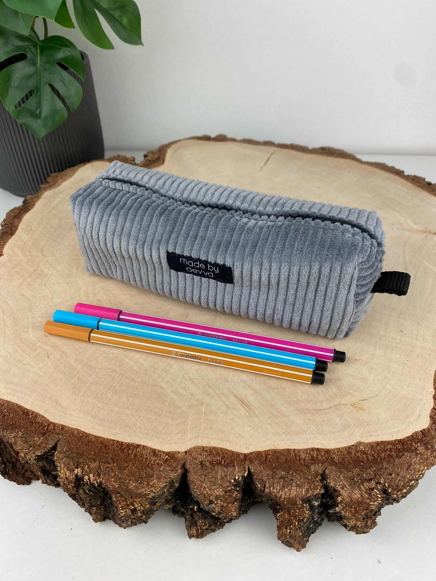 Stifte Mäppchen aus Cord in grau