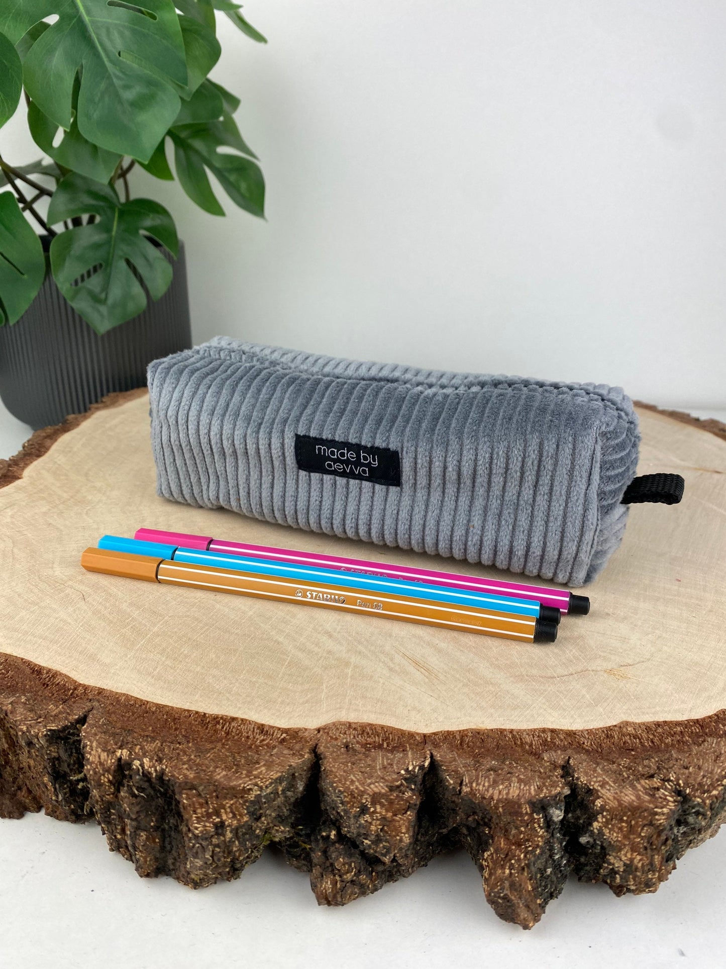 Stifte Mäppchen aus Cord in grau