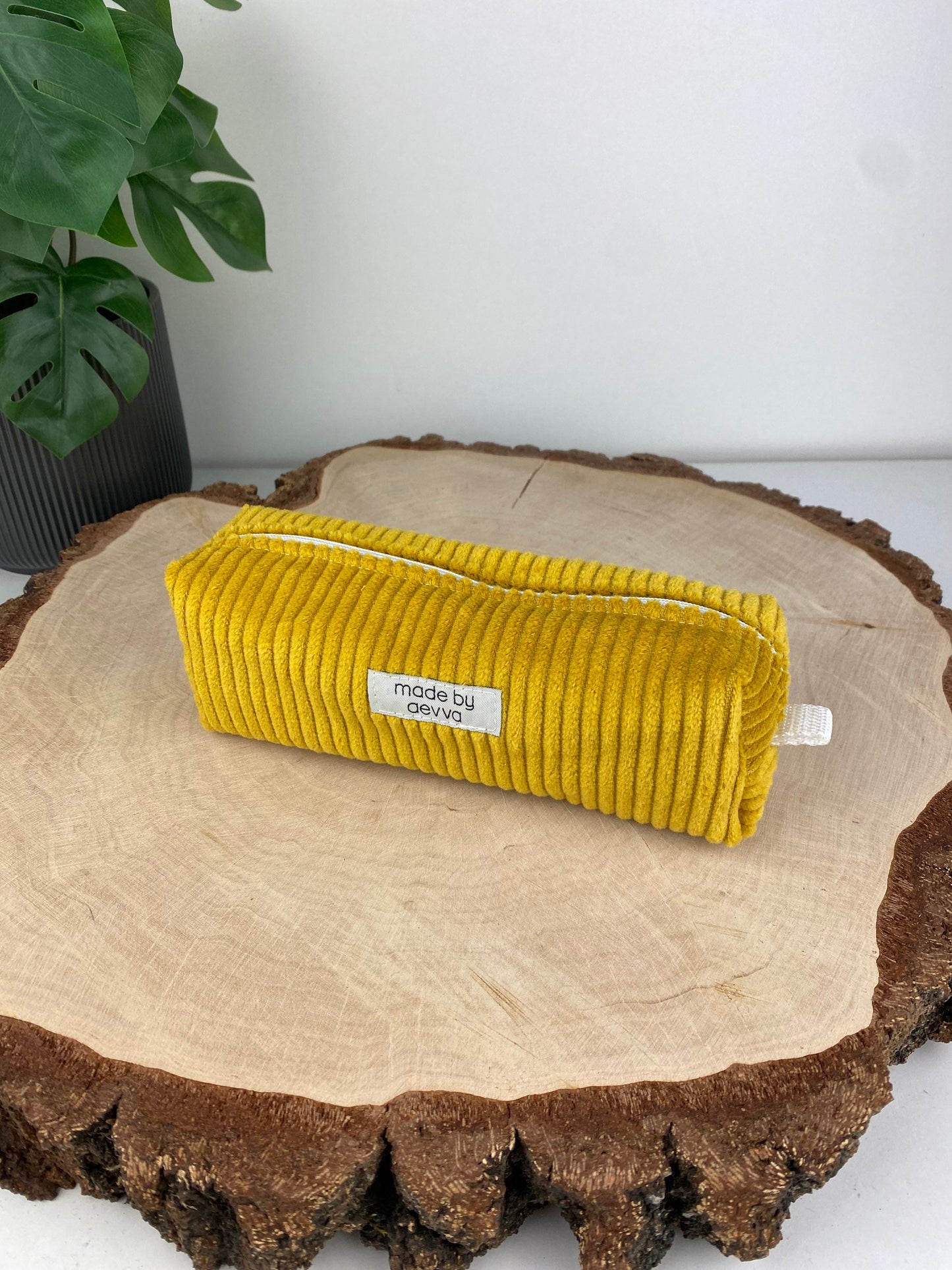 Stifte Mäppchen aus Cord in gelb