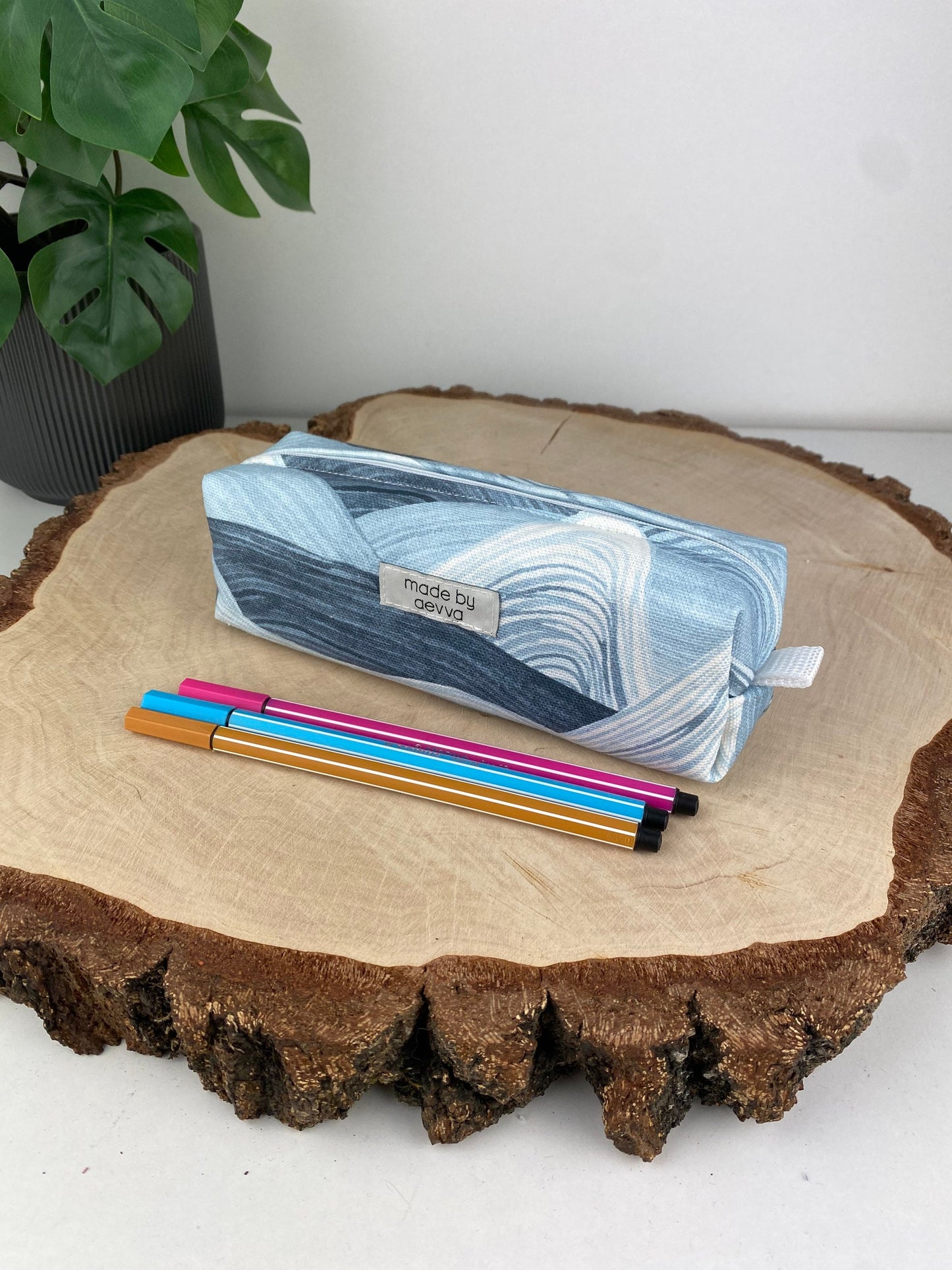 Stifte Mäppchen mit Wellen in blau