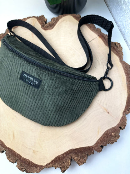 Handgemachte Midi Bauchtasche aus Cord in Olive - Für Alltag und Freizeit / made in Germany
