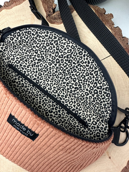Midi Bauchtasche aus Cord in Kupfer mit Leo - Für Alltag und Freizeit - handgemacht in DE