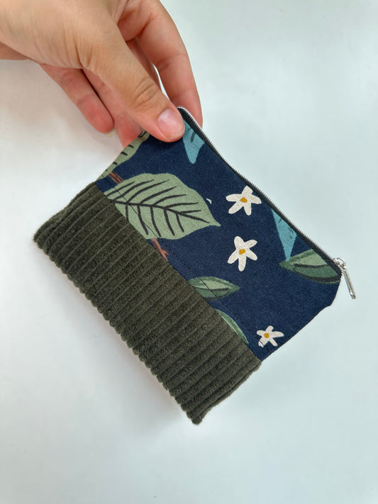 Handgefertigtes Unikat - Täschchen aus Canvas & Cord / Kosmetiktasche & Reise-Organizer