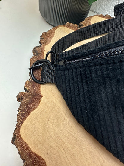 Große XL Bauchtasche aus Cord Stoff in schwarz mit Blumenmuster und Innentasche - Für Alltag und Freizeit